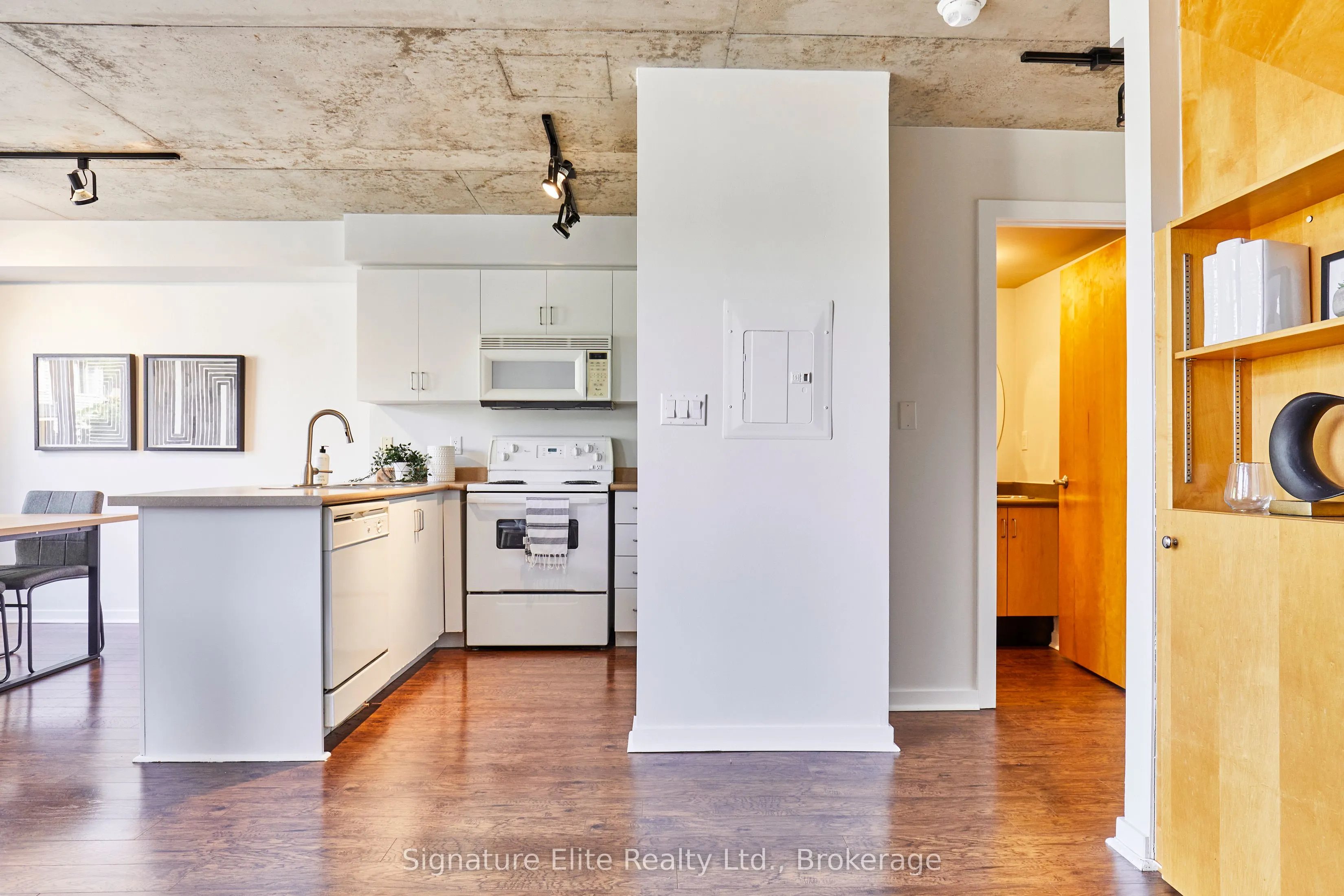 800 King Street W, #201