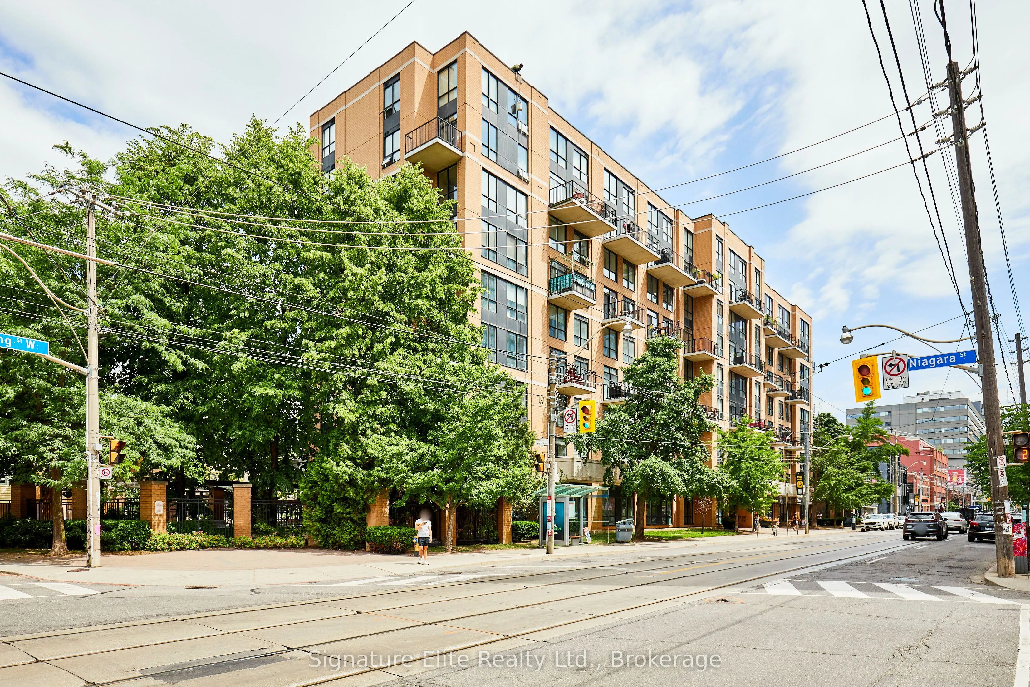 800 King Street W, #201