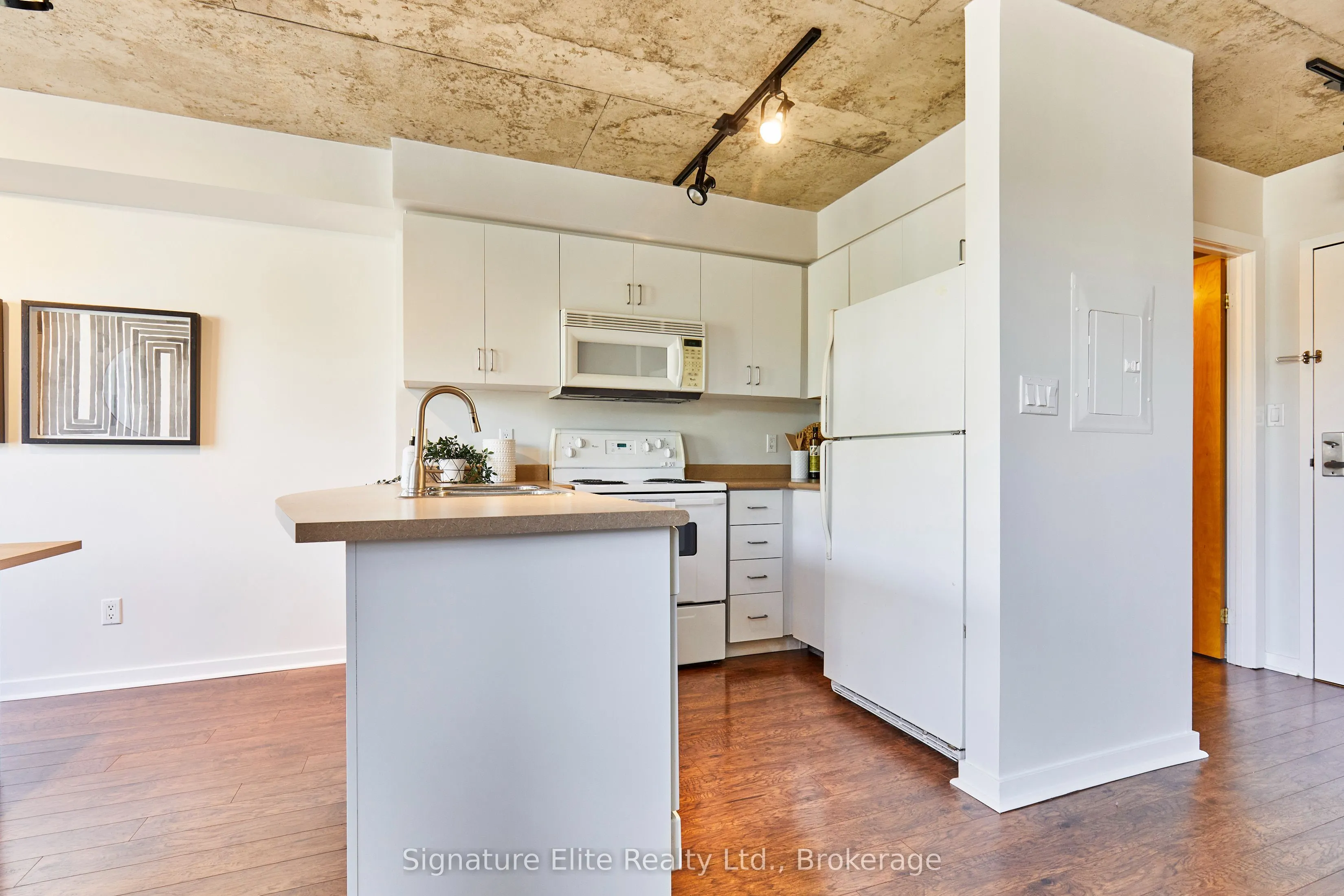 800 King Street W, #201