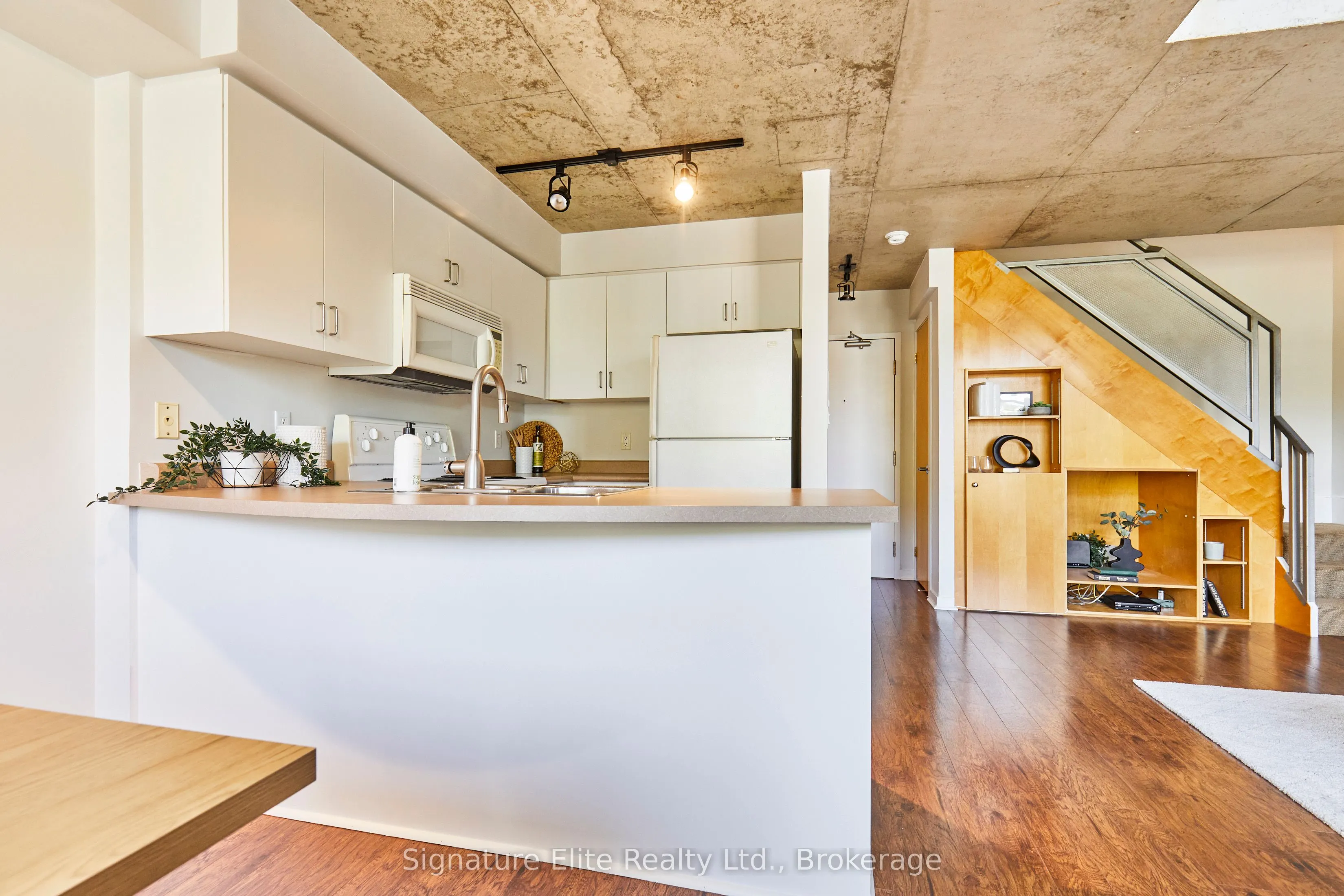 800 King Street W, #201
