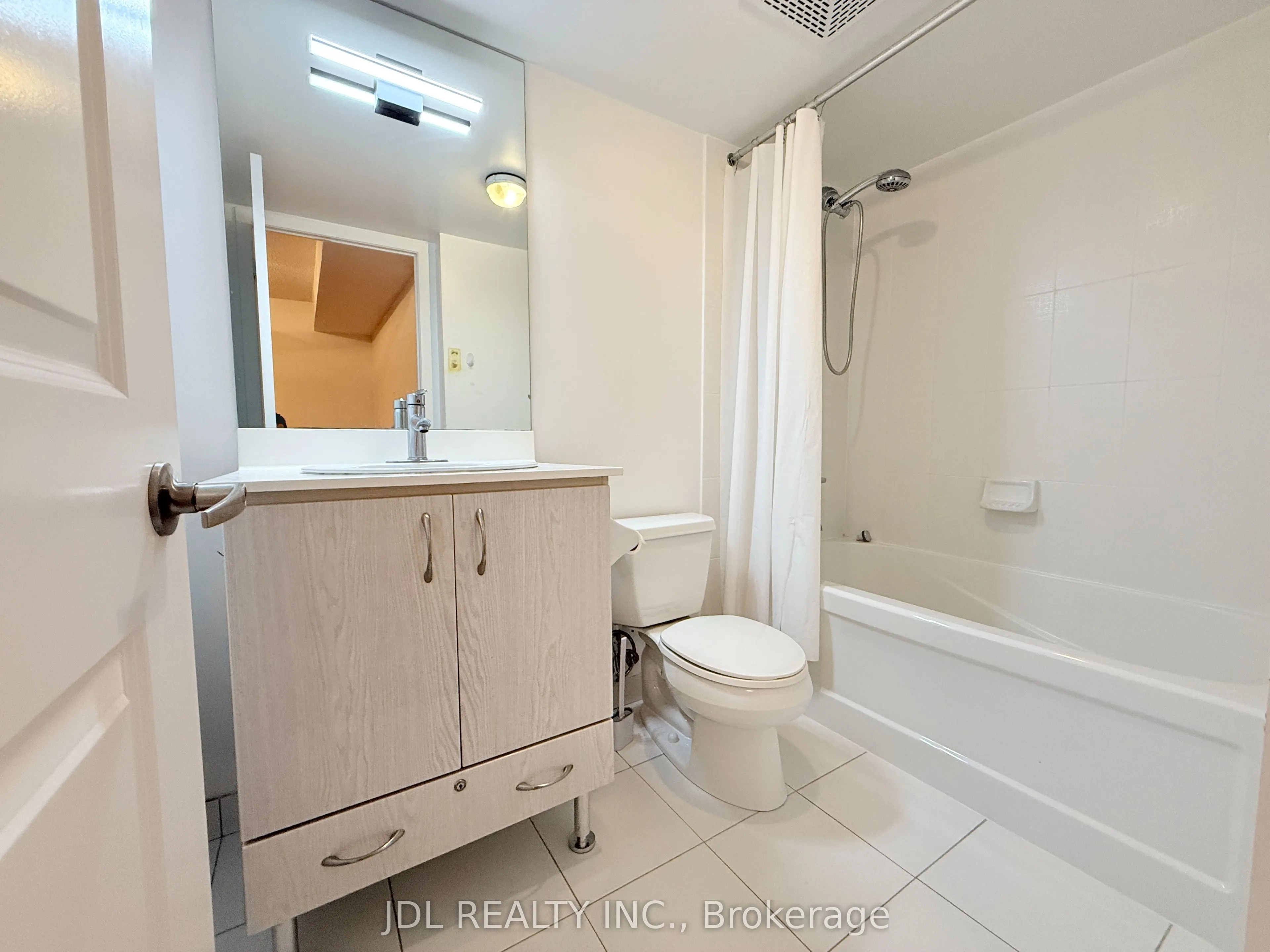 5793 Yonge Street, #602
