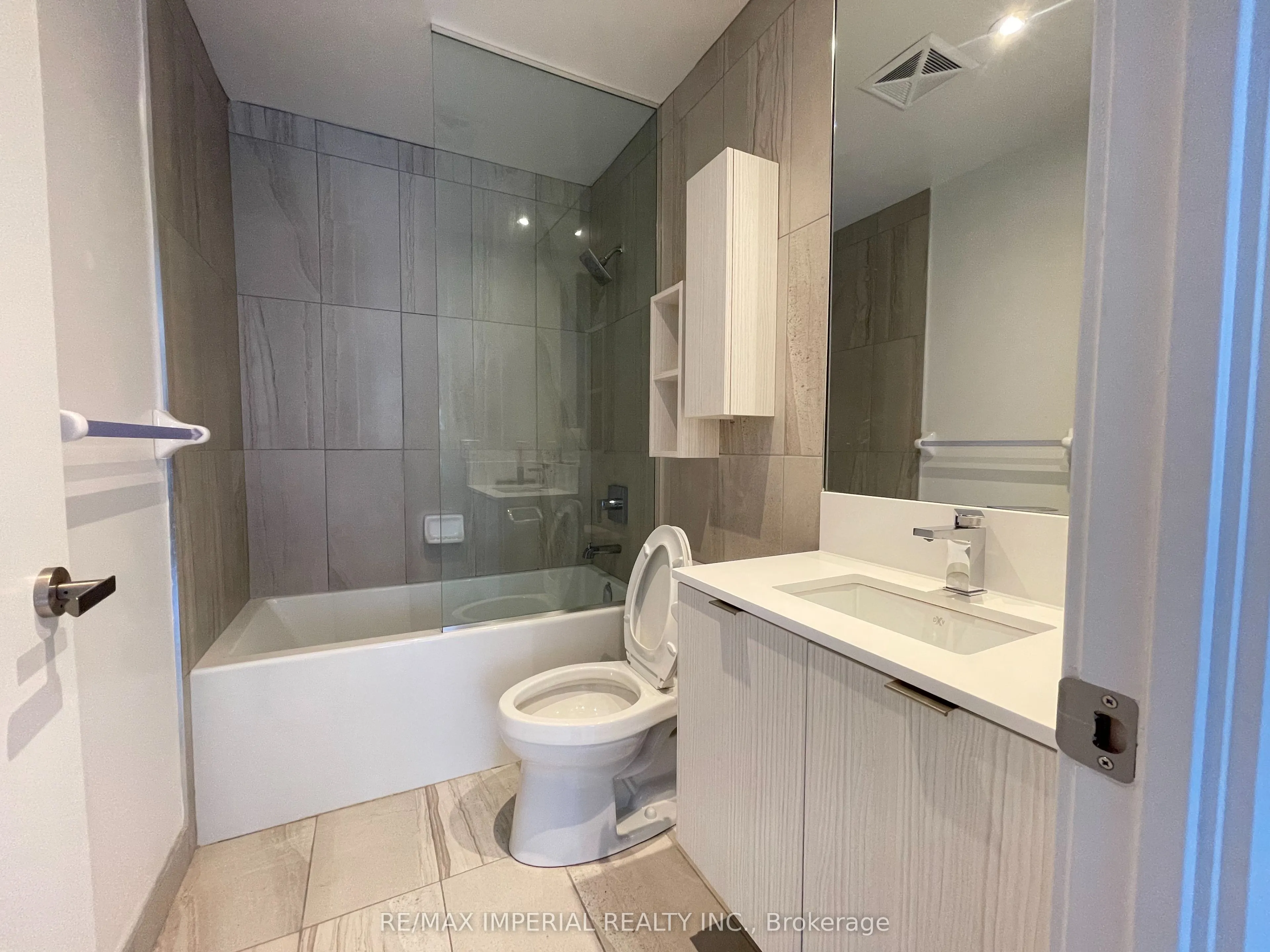 195 Redpath Avenue, #405