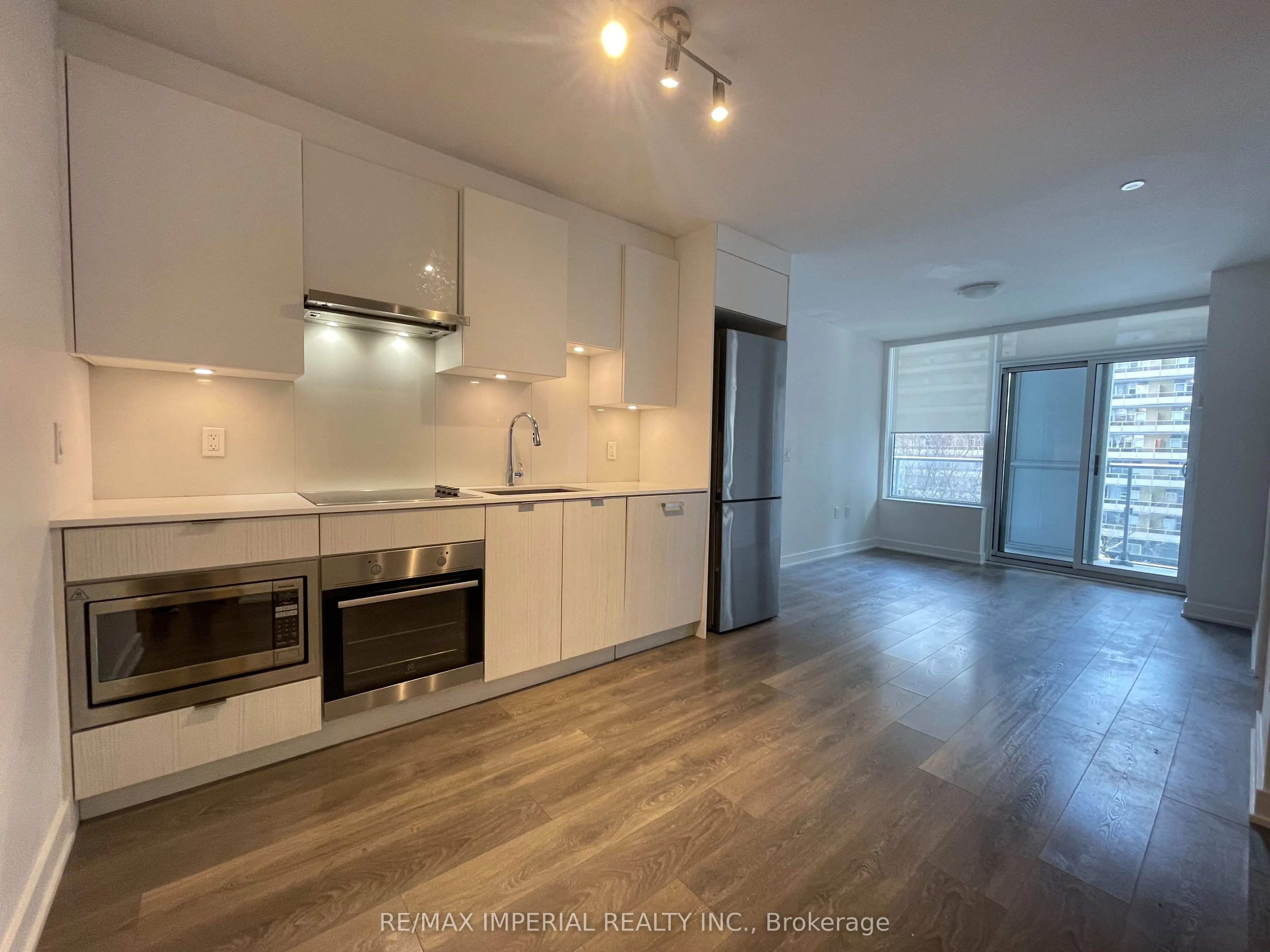 195 Redpath Avenue, #405