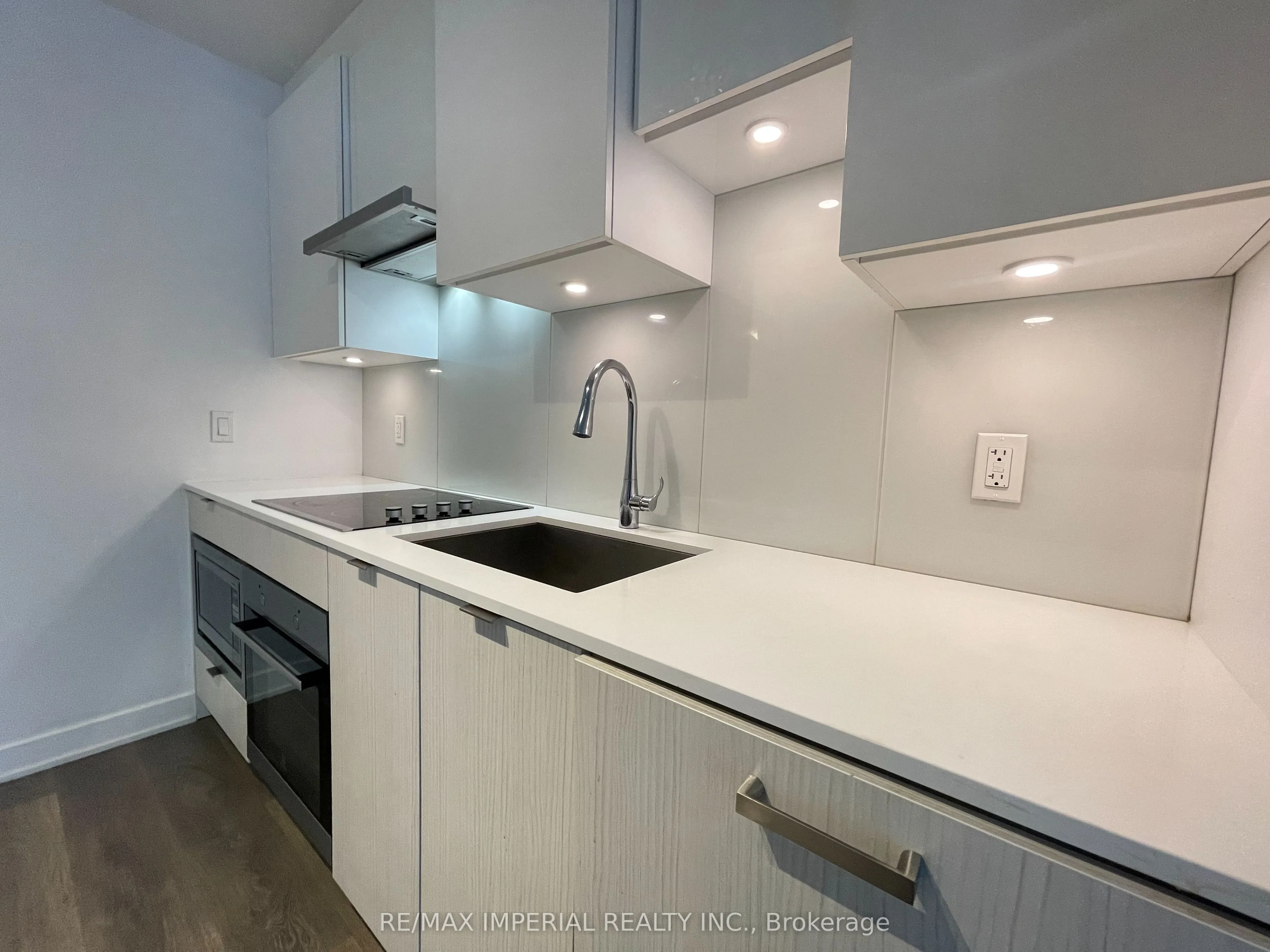 195 Redpath Avenue, #405