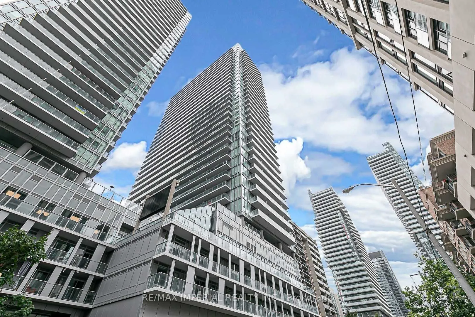195 Redpath Avenue, #405
