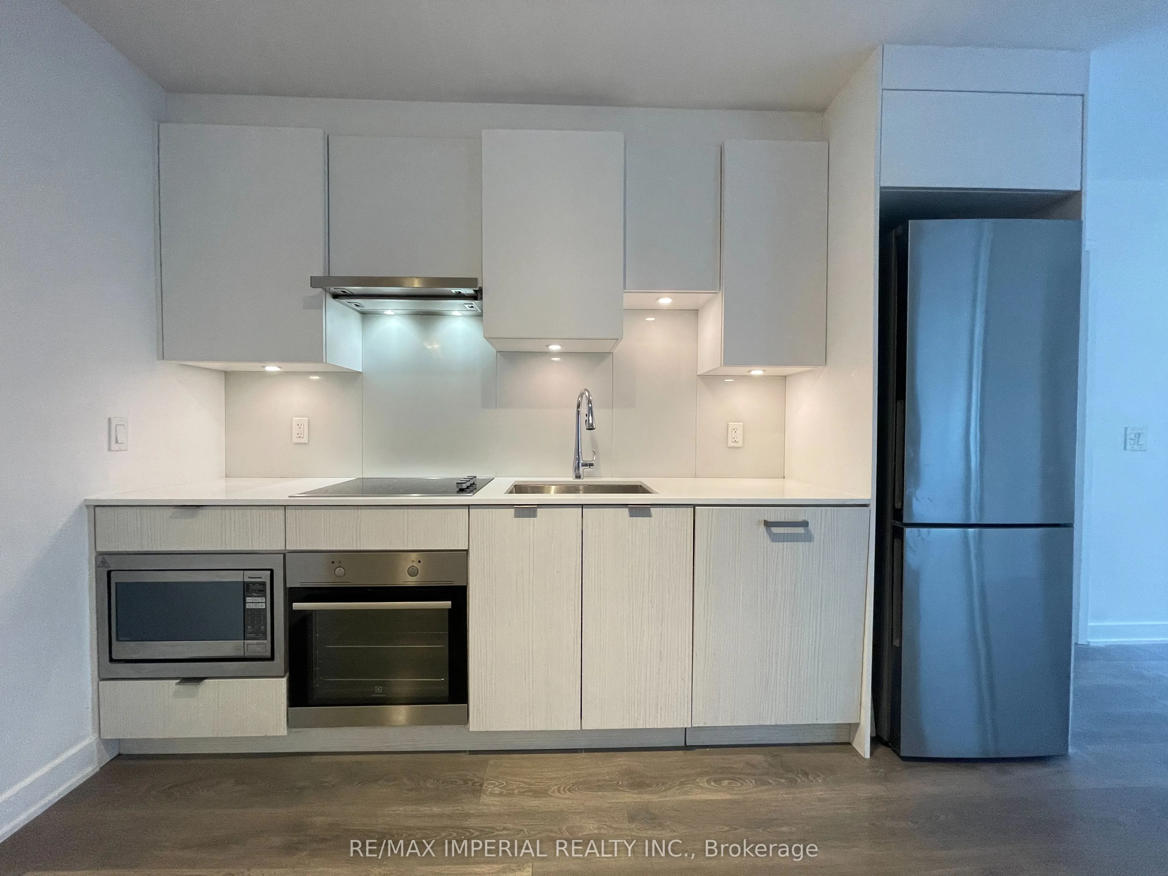 195 Redpath Avenue, #405