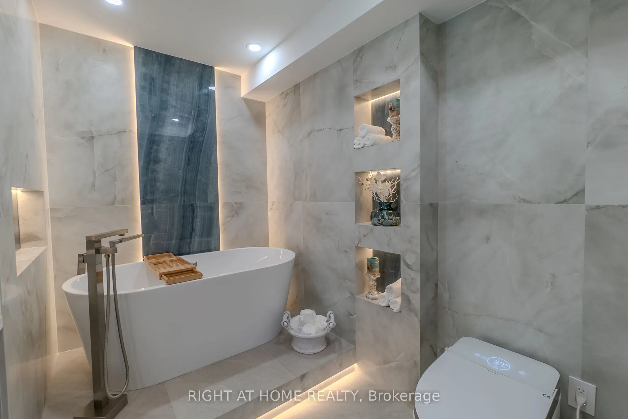 447 Walmer Road, #608