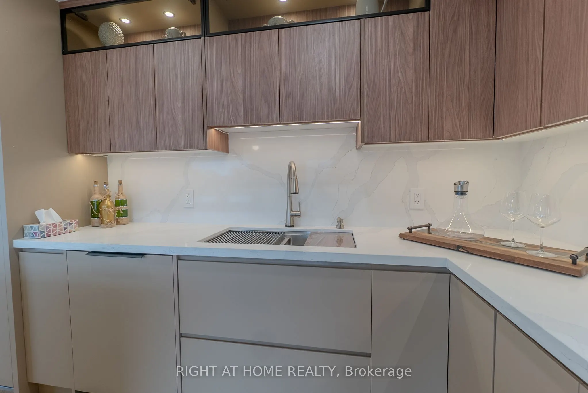447 Walmer Road, #608