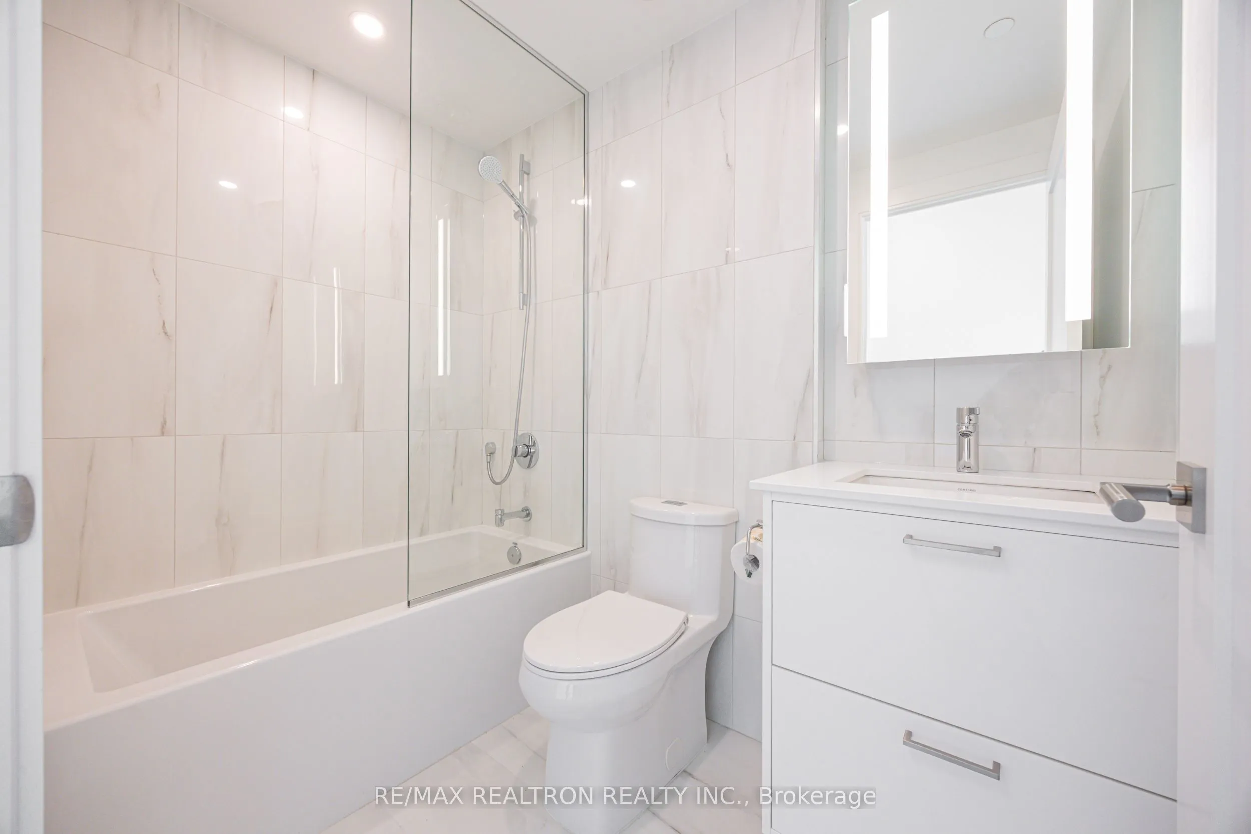 30 Inn On The Park Drive, #1510