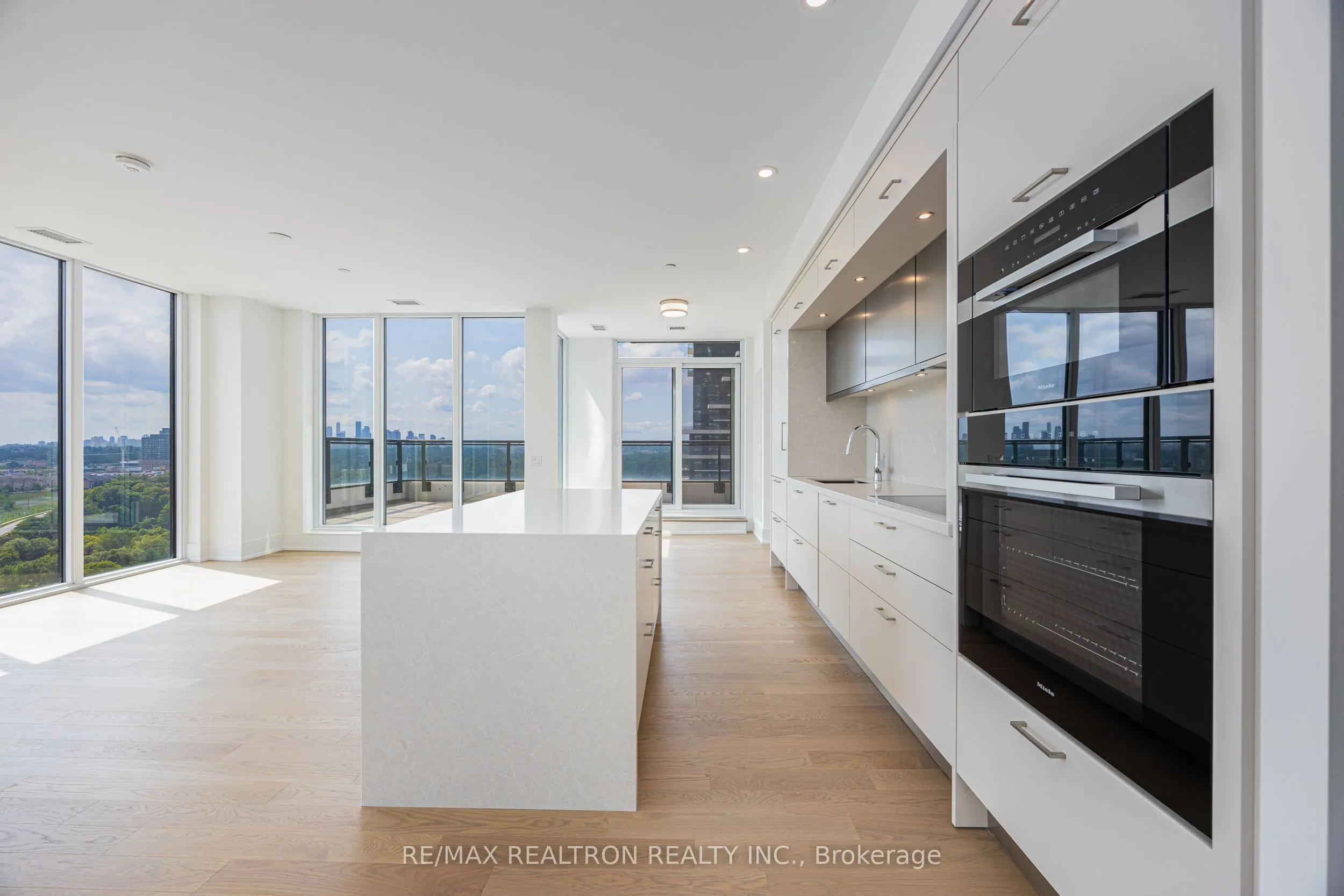 30 Inn On The Park Drive, #1510
