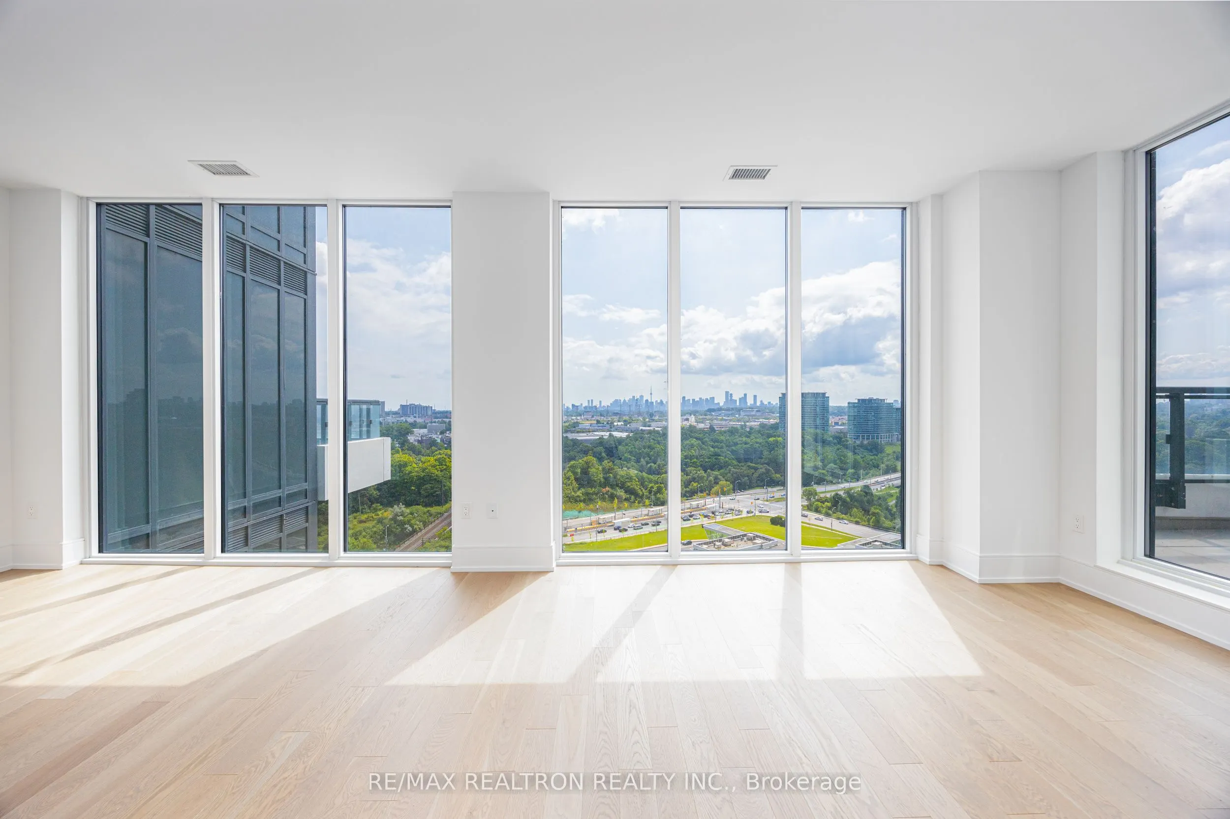 30 Inn On The Park Drive, #1510