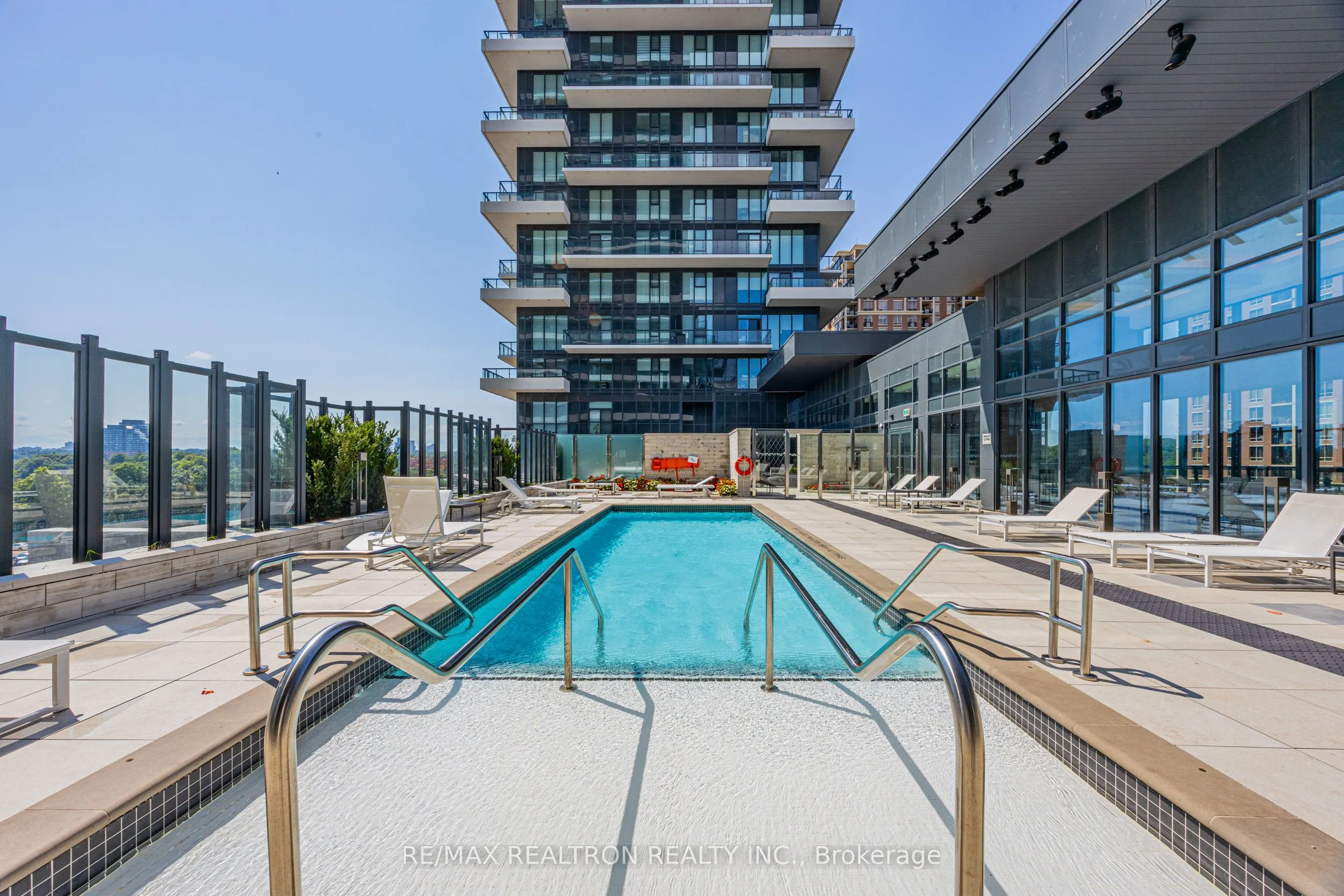 30 Inn On The Park Drive, #1510