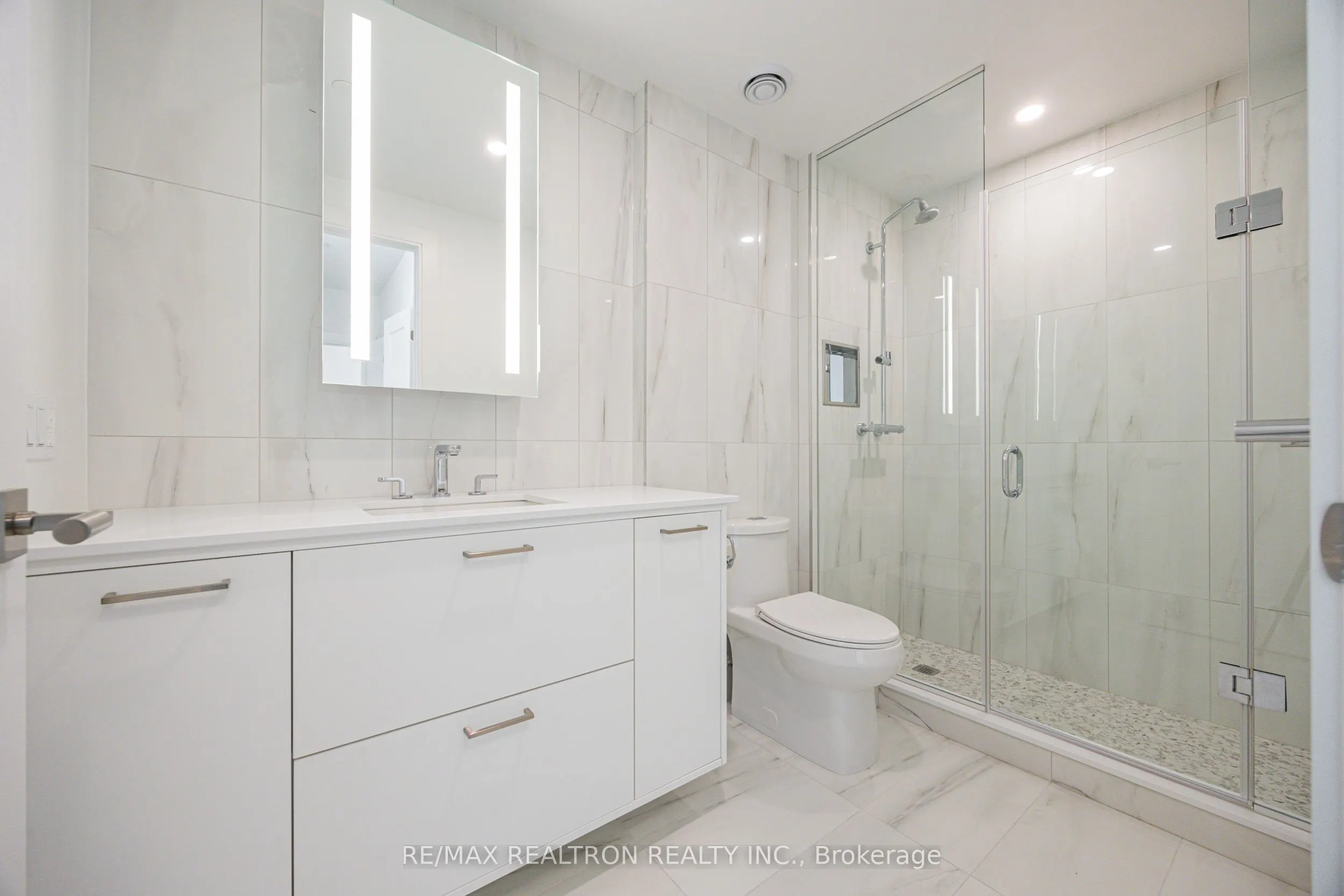 30 Inn On The Park Drive, #1510