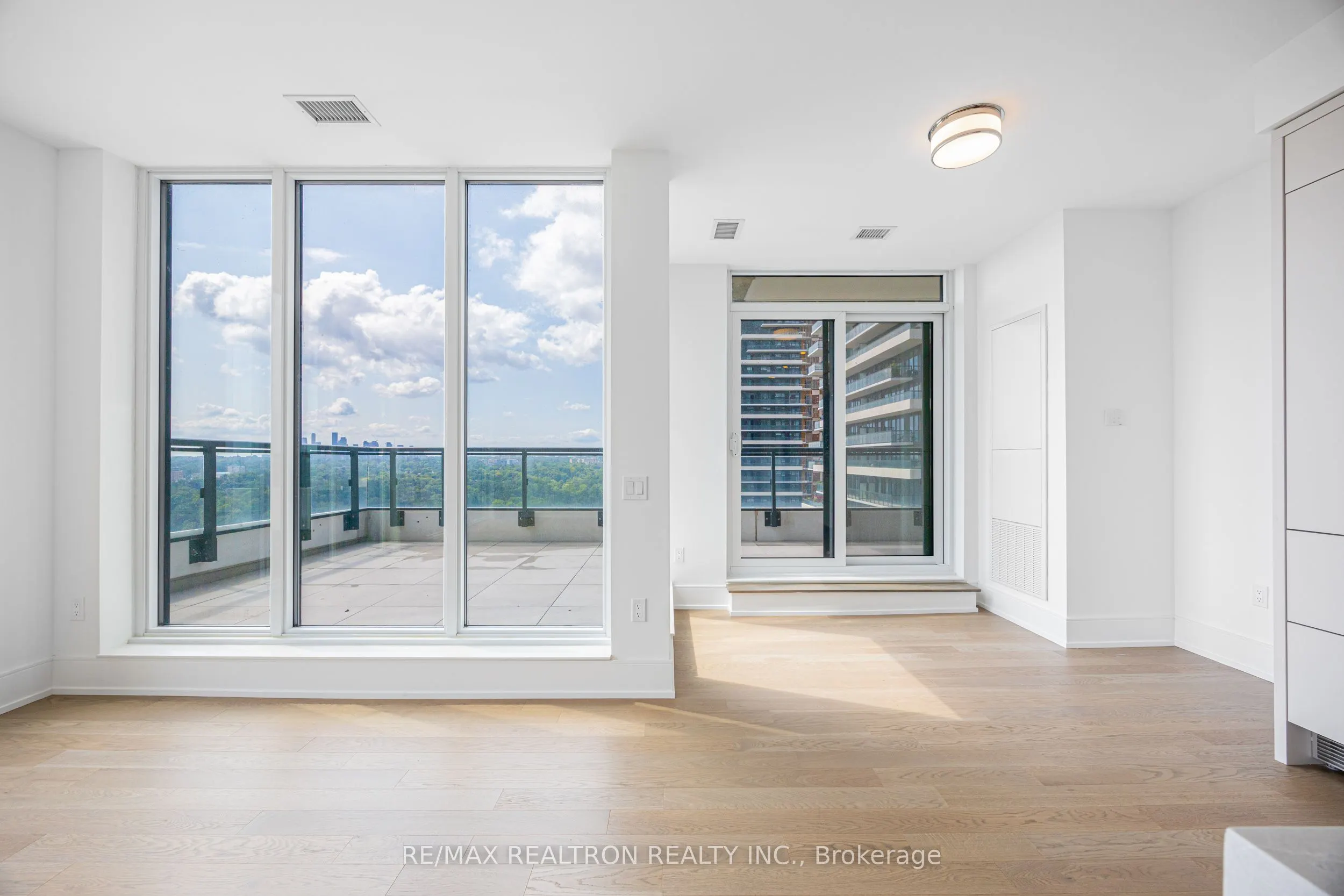 30 Inn On The Park Drive, #1510