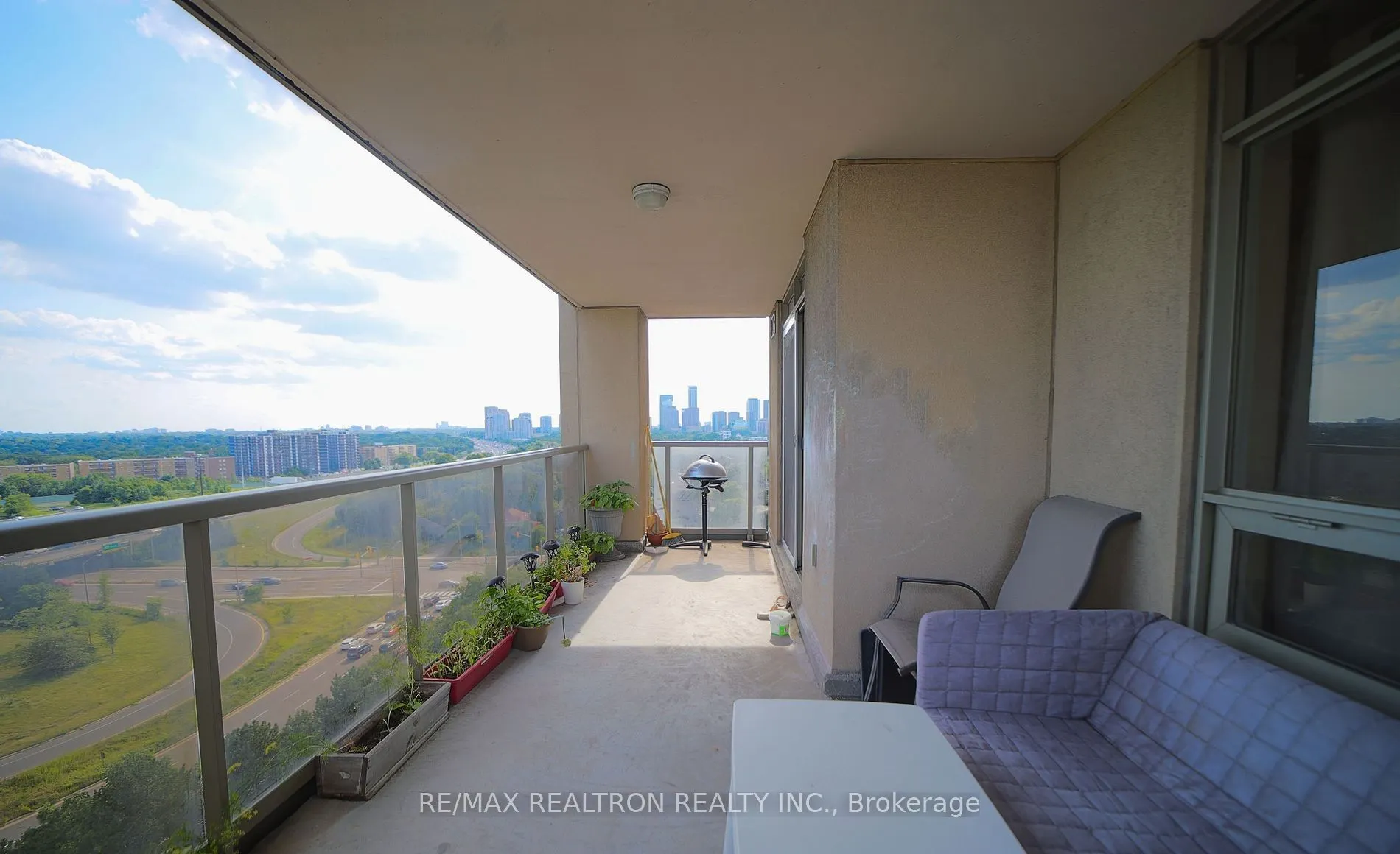 18 Kenaston Gardens, #1108