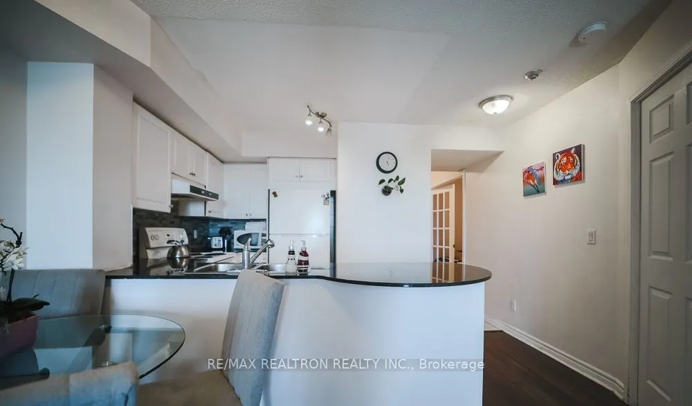 18 Kenaston Gardens, #1108