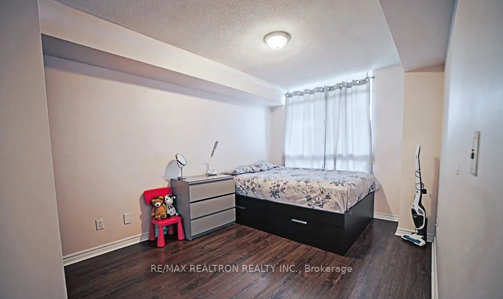 18 Kenaston Gardens, #1108