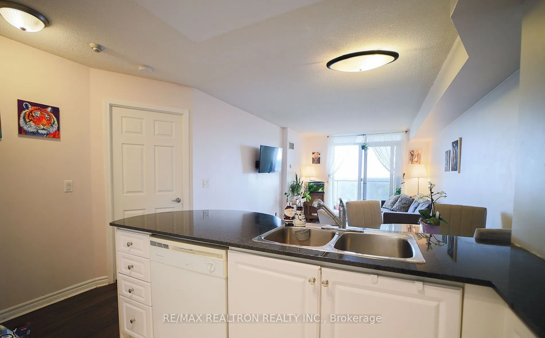 18 Kenaston Gardens, #1108