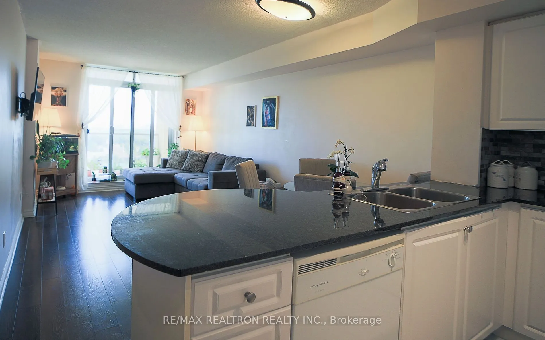 18 Kenaston Gardens, #1108