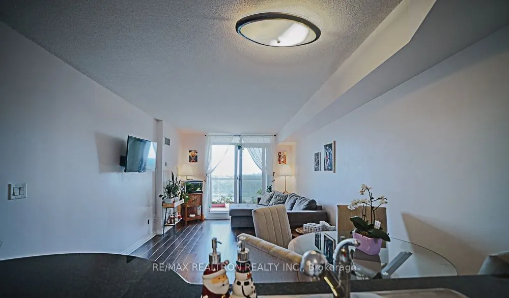 18 Kenaston Gardens, #1108