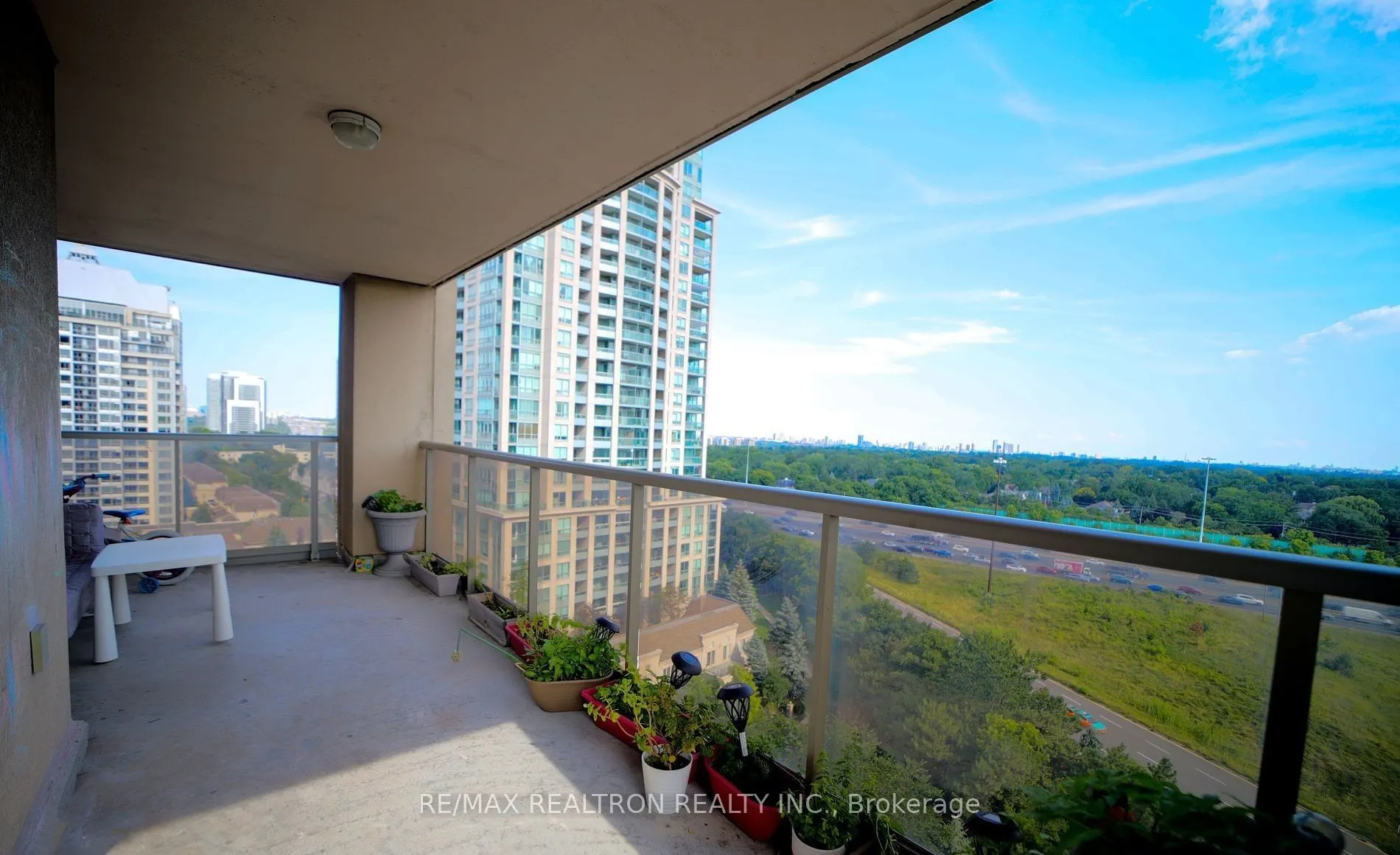 18 Kenaston Gardens, #1108