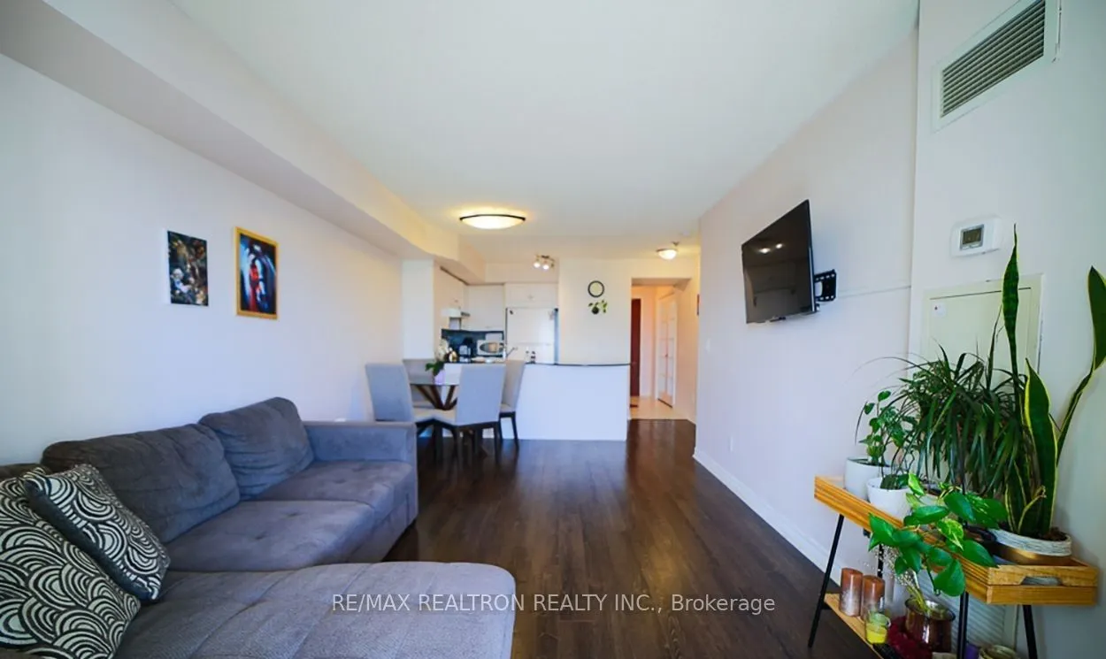 18 Kenaston Gardens, #1108