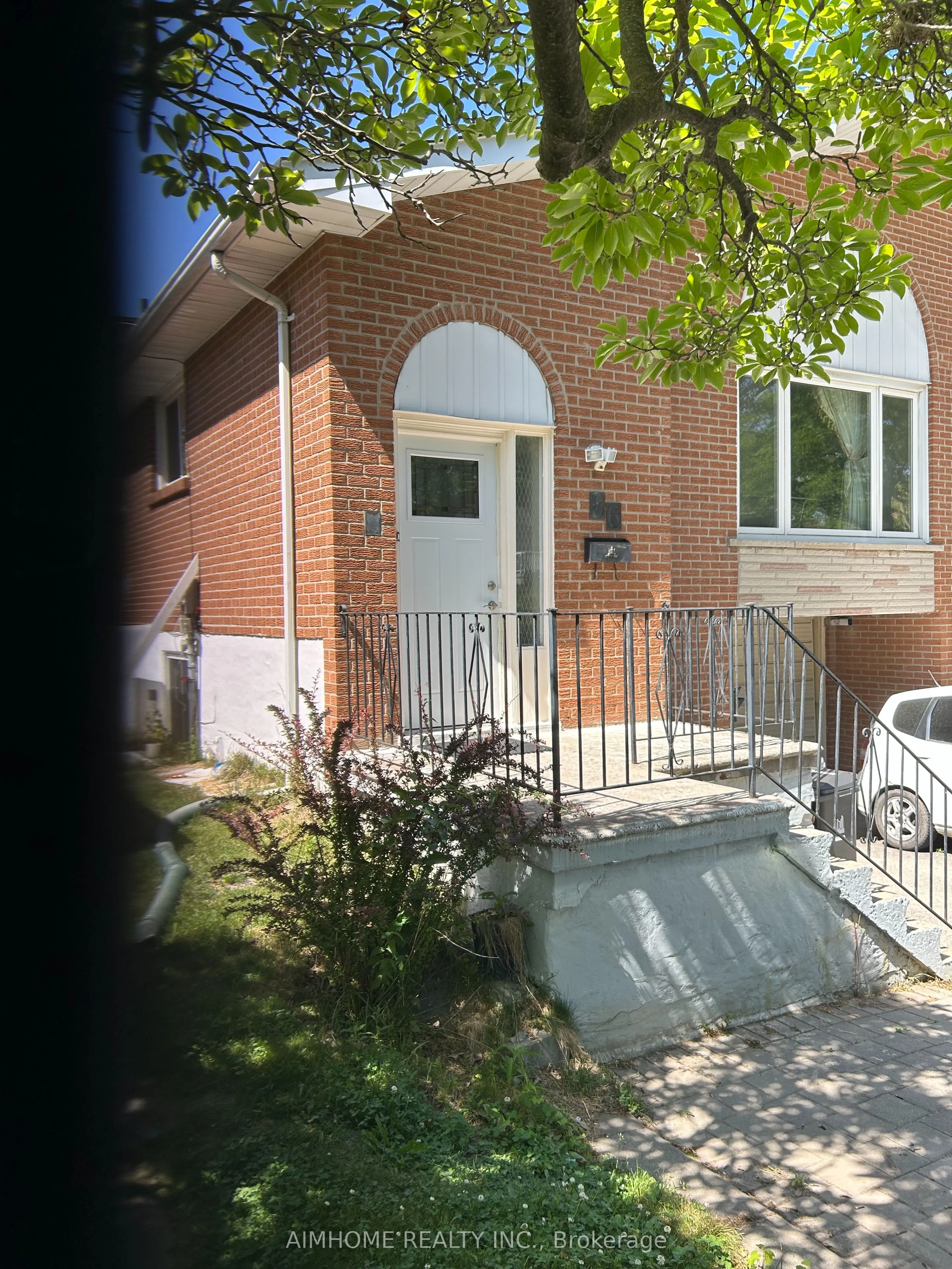 86 James Gray Drive, #Upper