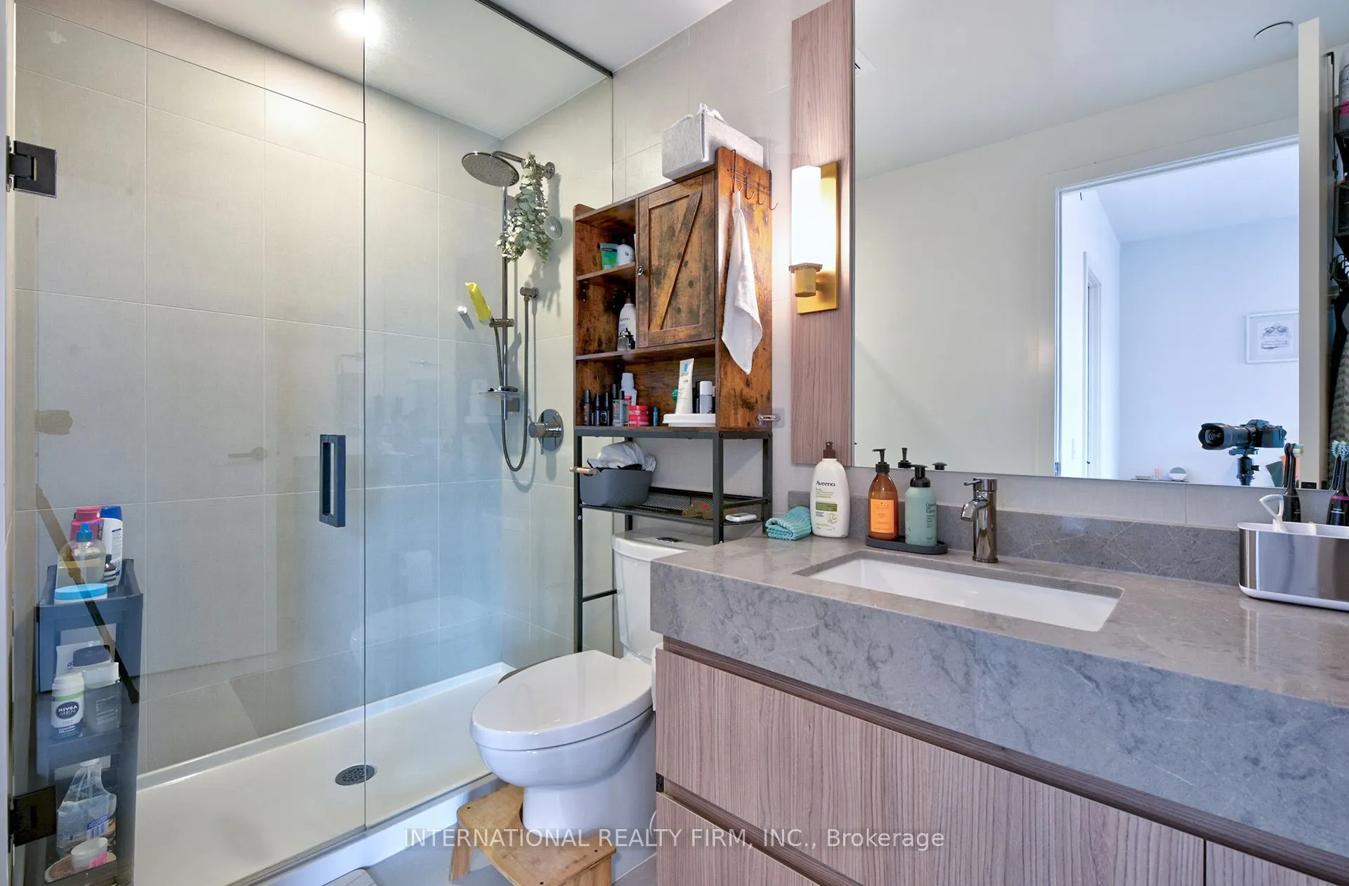 425 Wellington Street W, #912