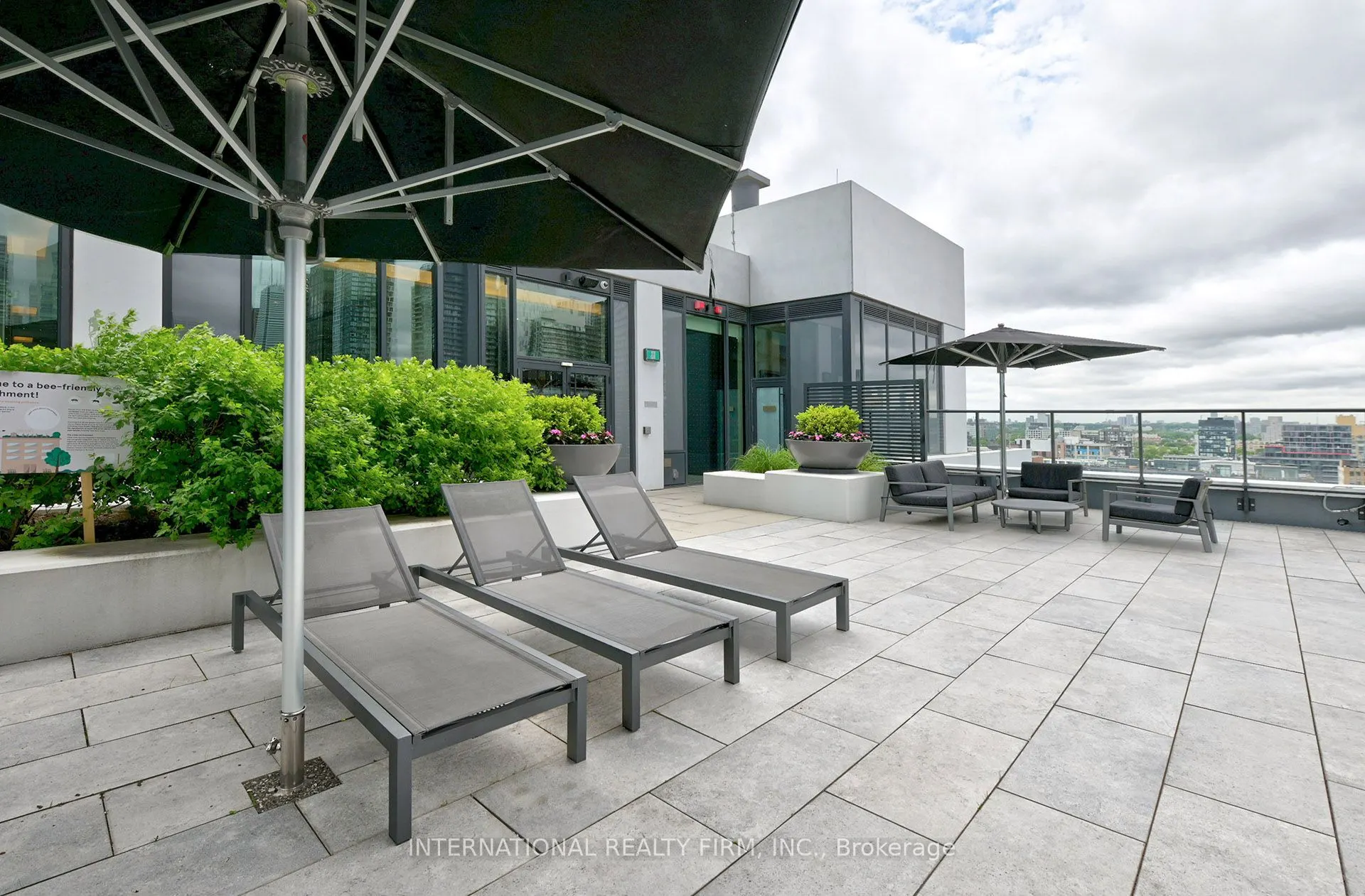 425 Wellington Street W, #912