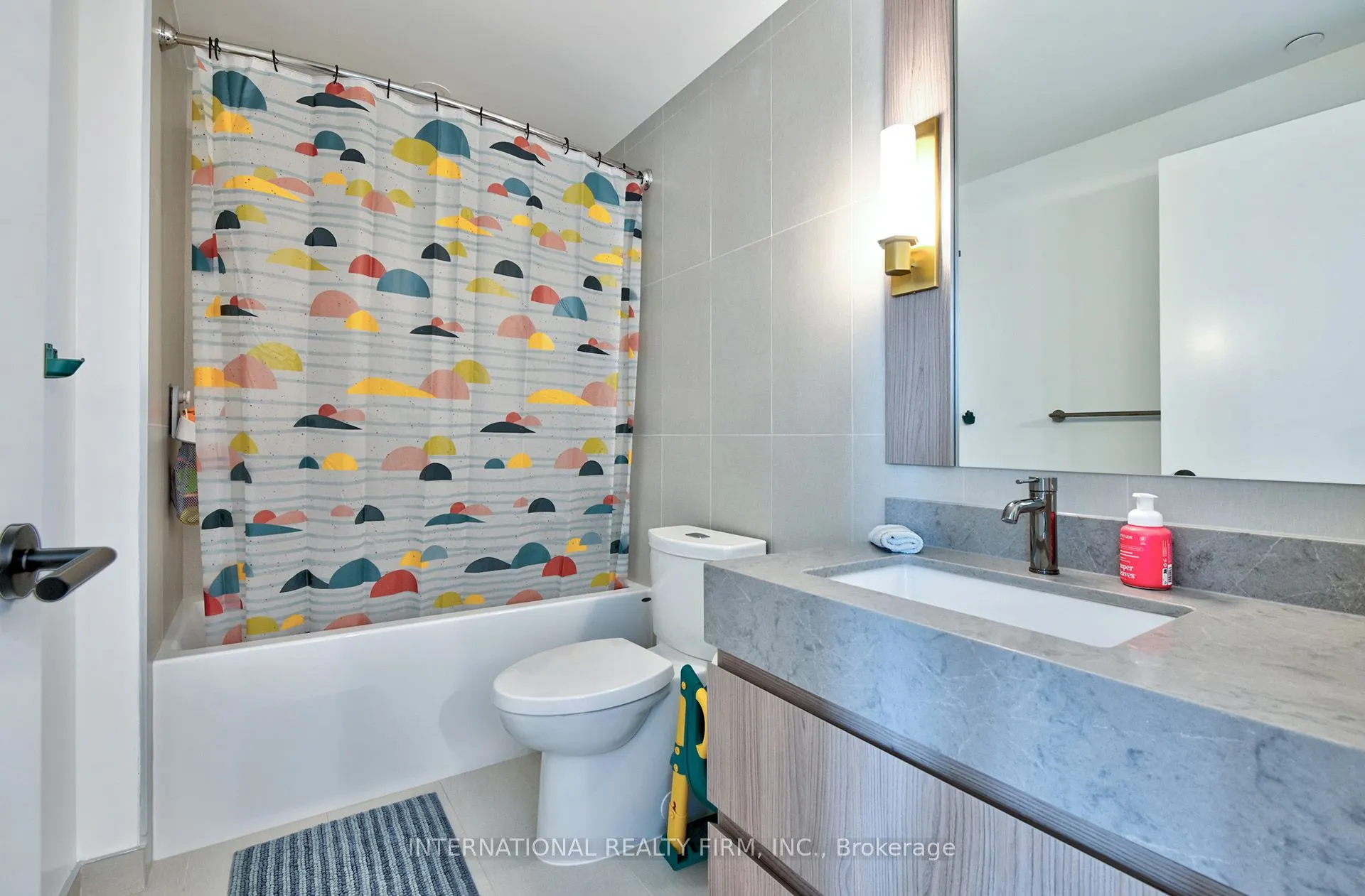 425 Wellington Street W, #912