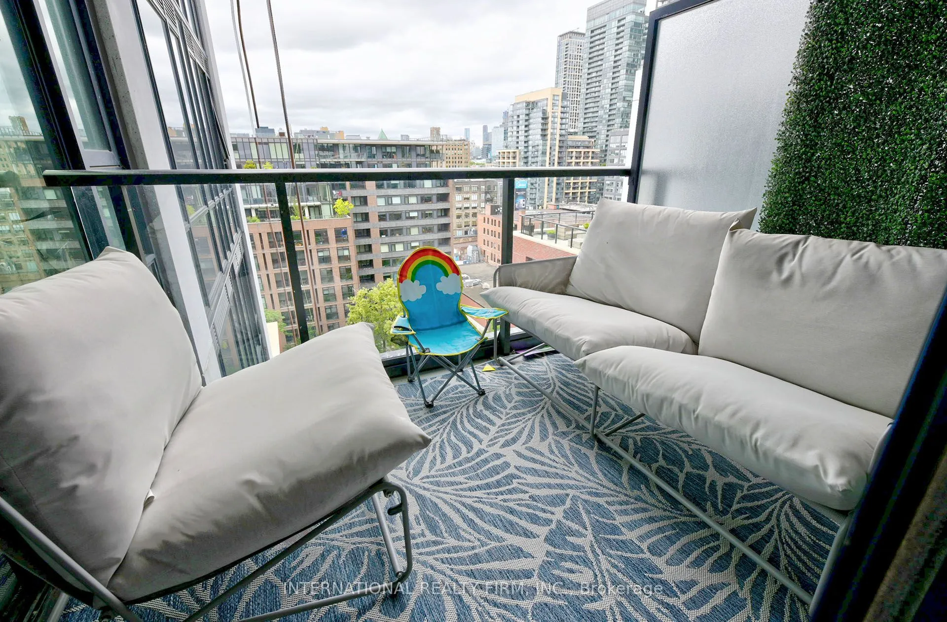 425 Wellington Street W, #912