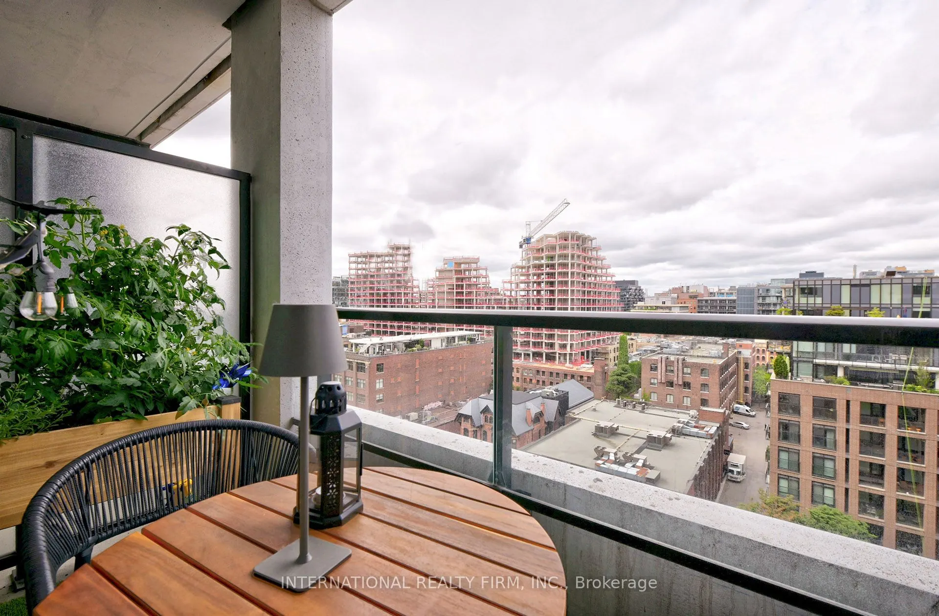 425 Wellington Street W, #912