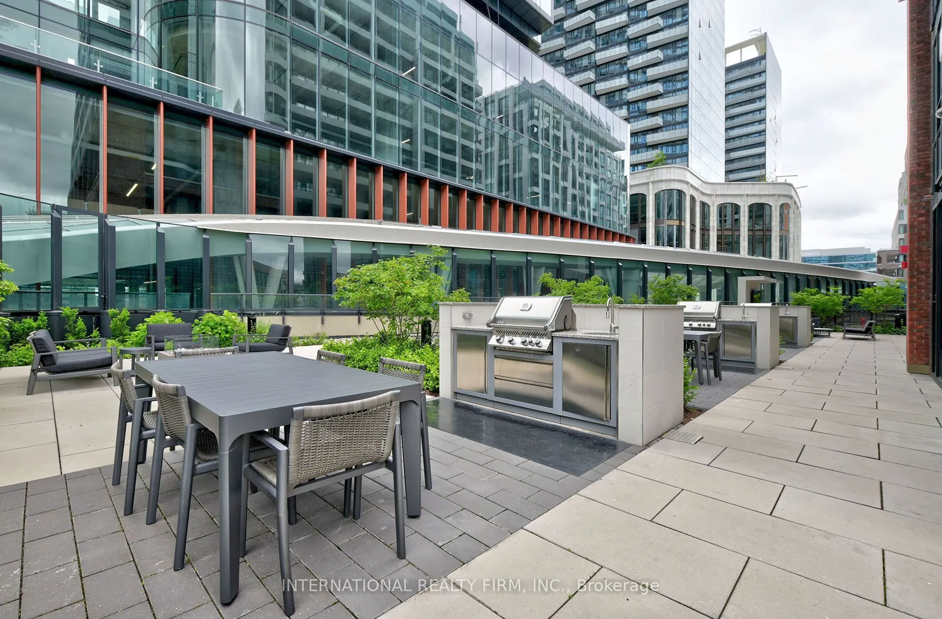 425 Wellington Street W, #912