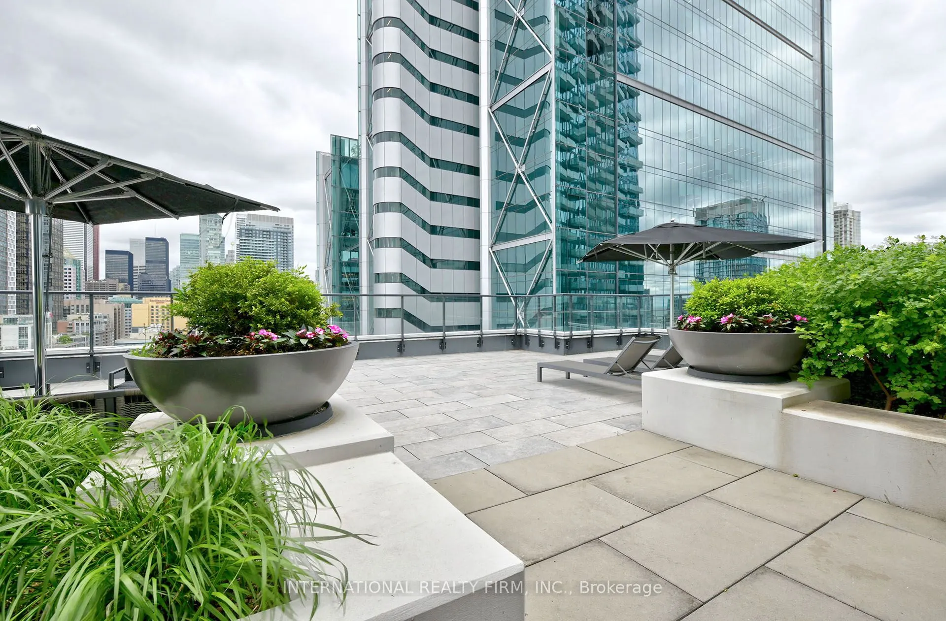 425 Wellington Street W, #912