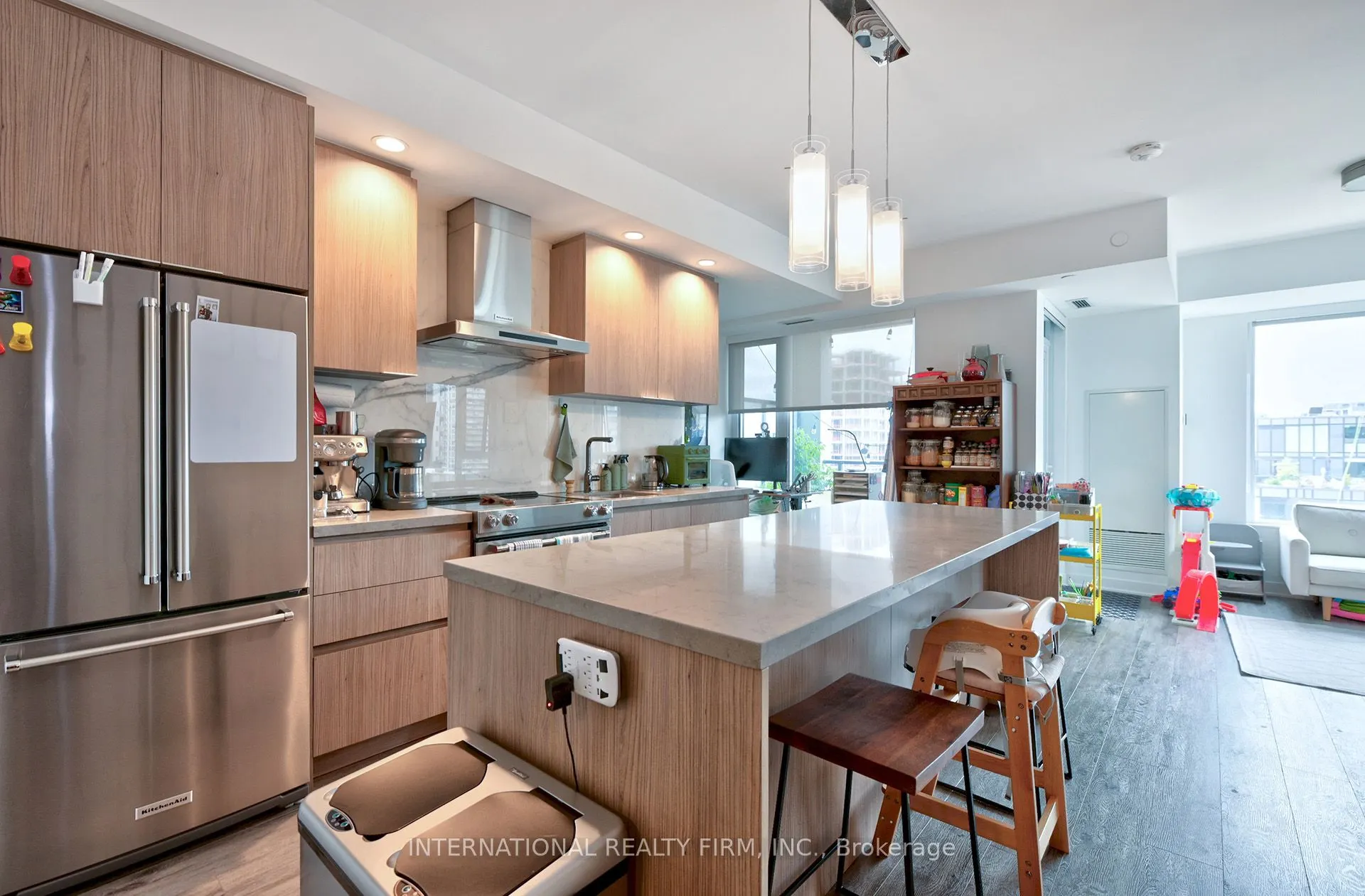 425 Wellington Street W, #912