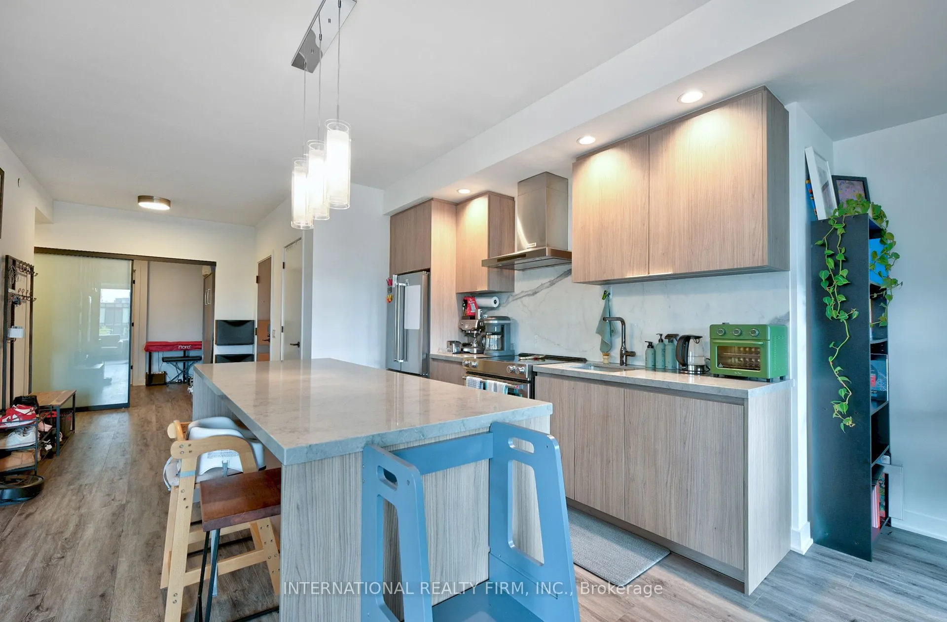 425 Wellington Street W, #912