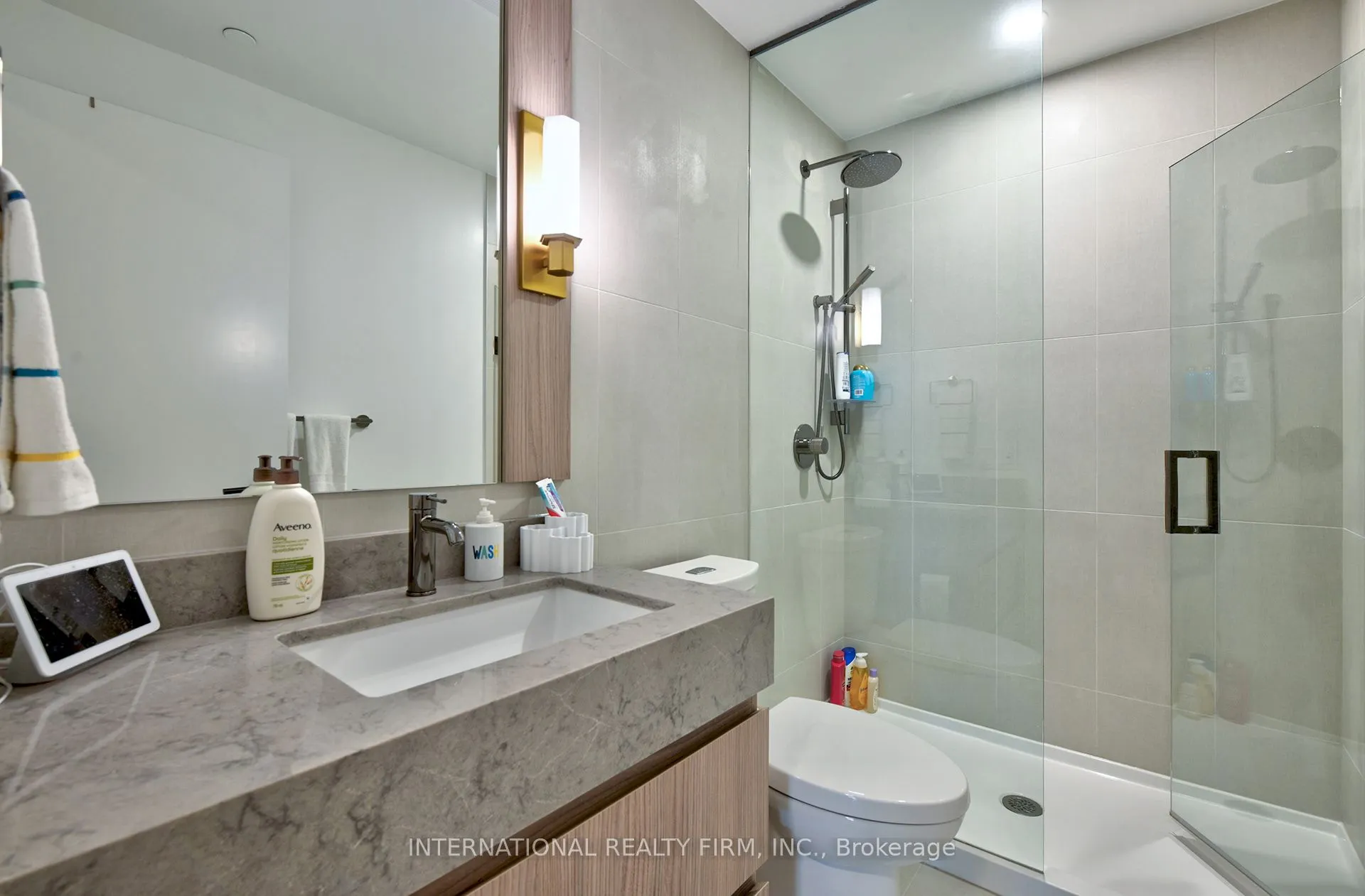 425 Wellington Street W, #912