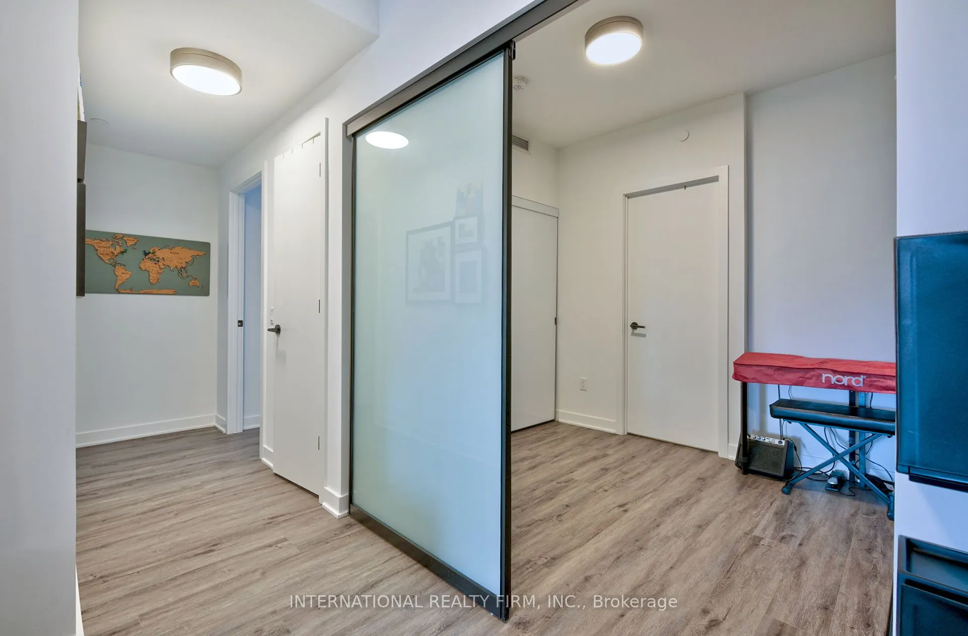 425 Wellington Street W, #912