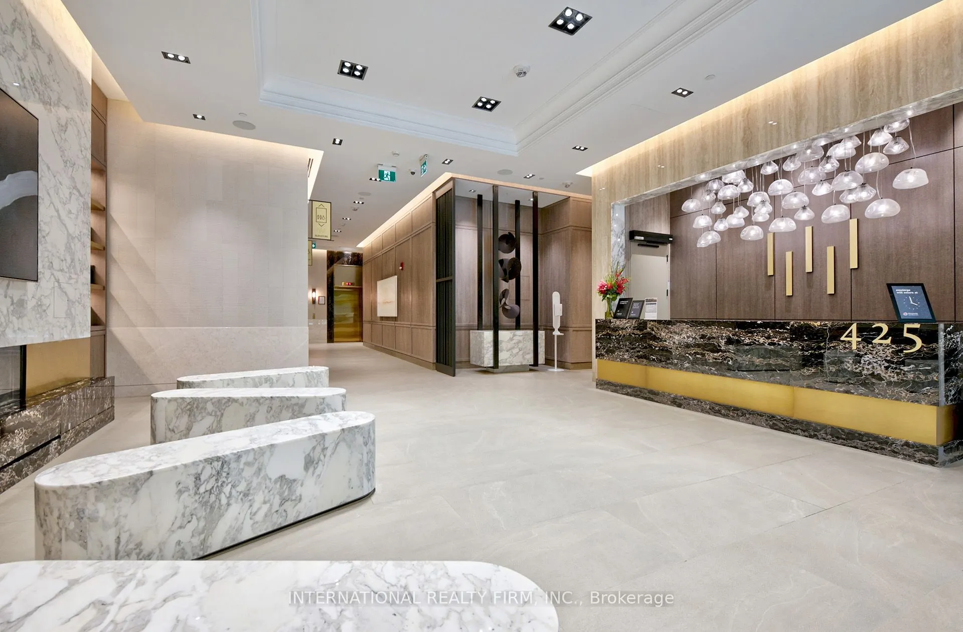 425 Wellington Street W, #912
