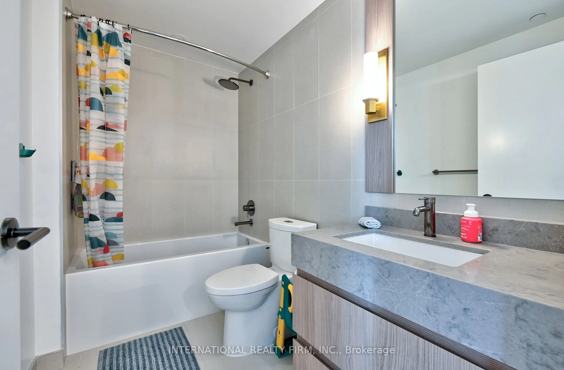 425 Wellington Street W, #912