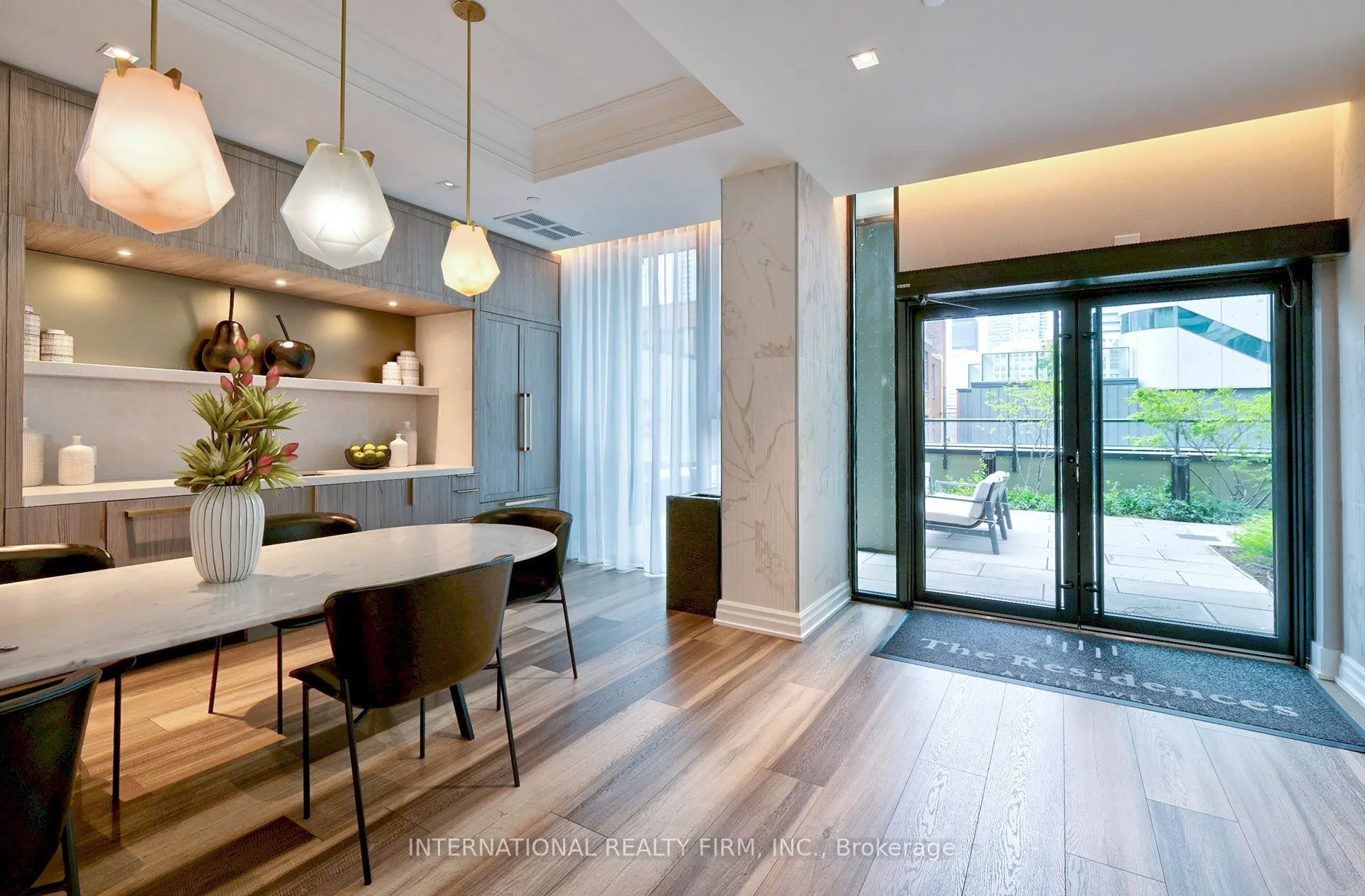 425 Wellington Street W, #912