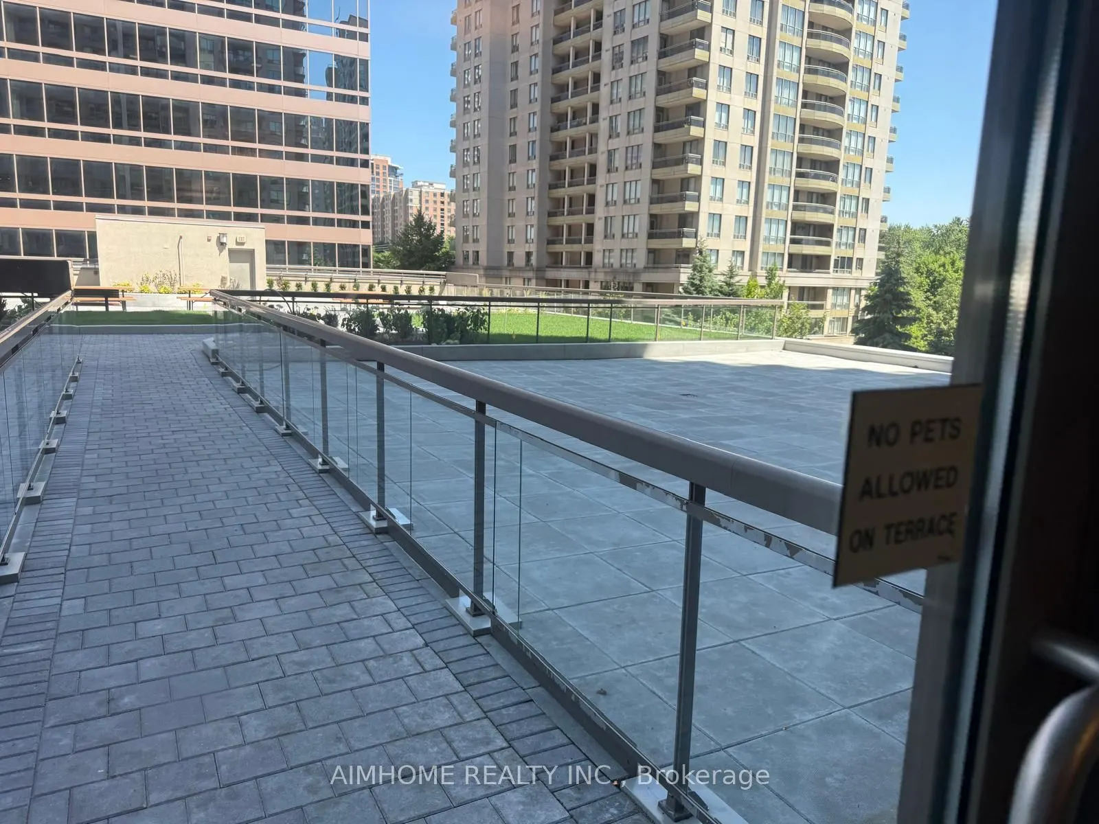 18 Parkview Avenue, #1211