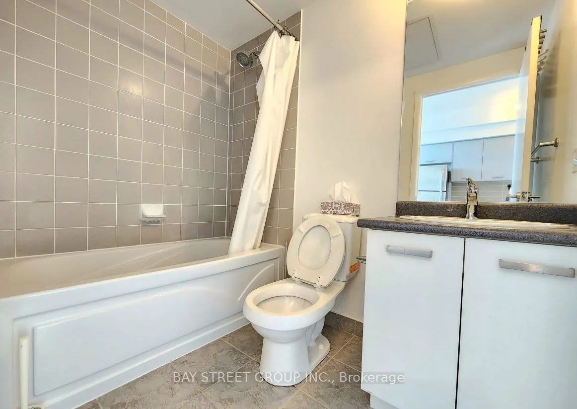 832 Bay Street, #809