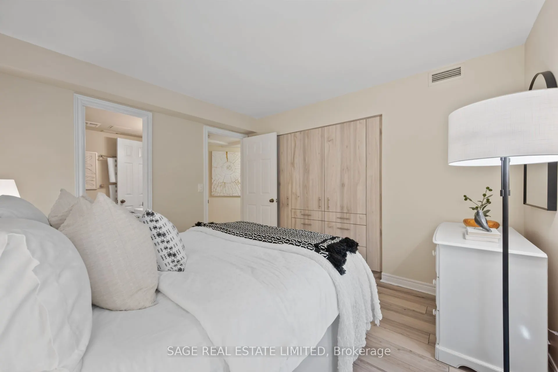 232 St George Street, #15