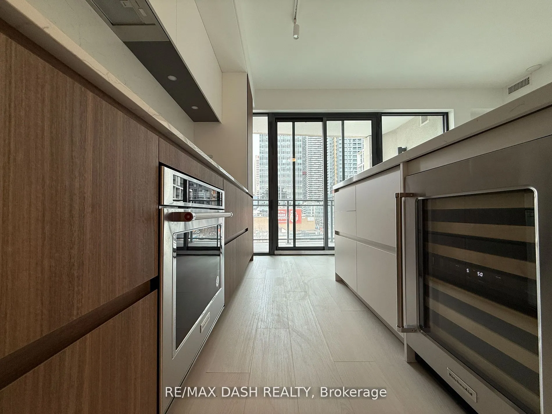 1 Hillsdale Avenue W, #403