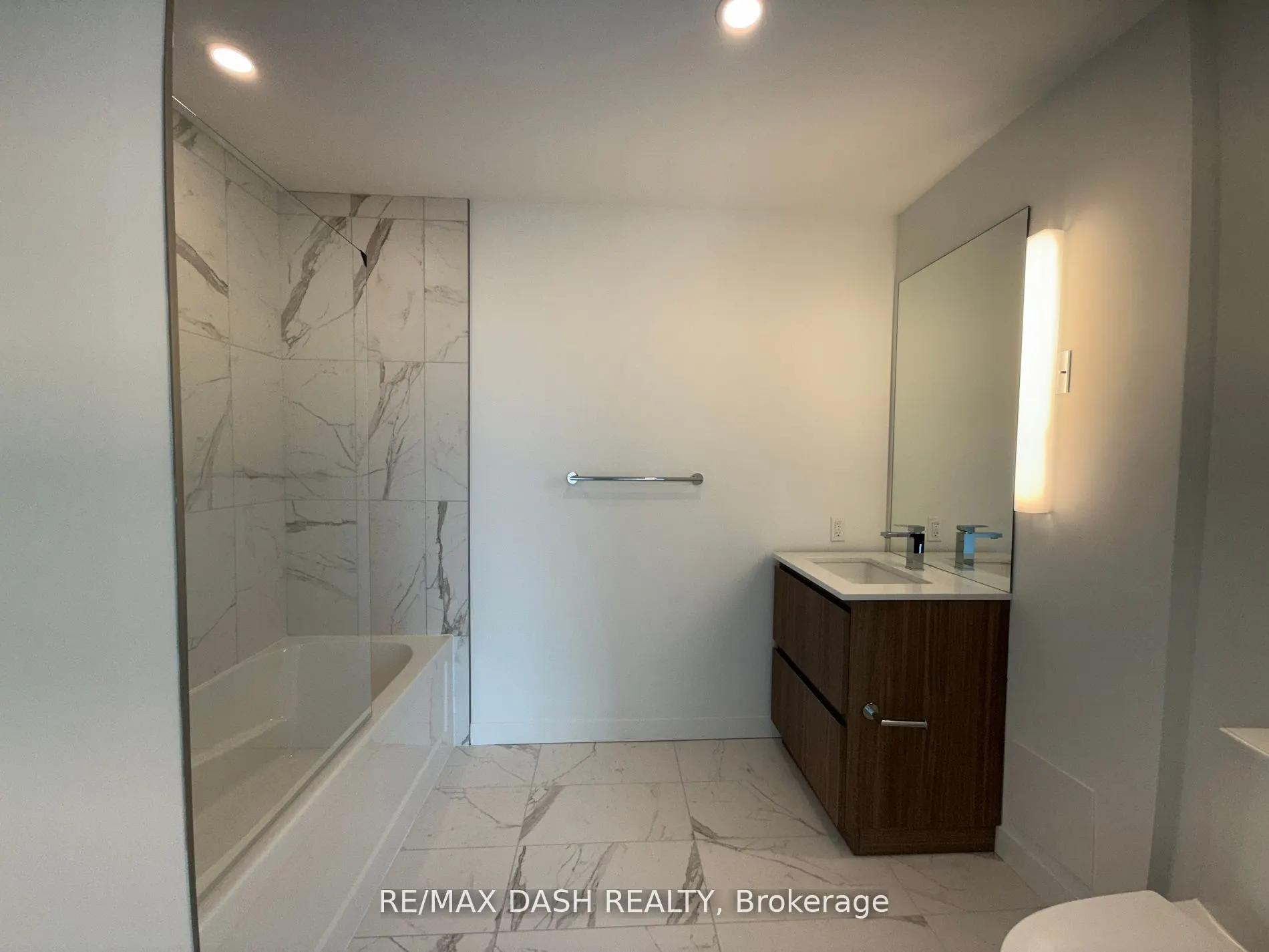1 Hillsdale Avenue W, #403