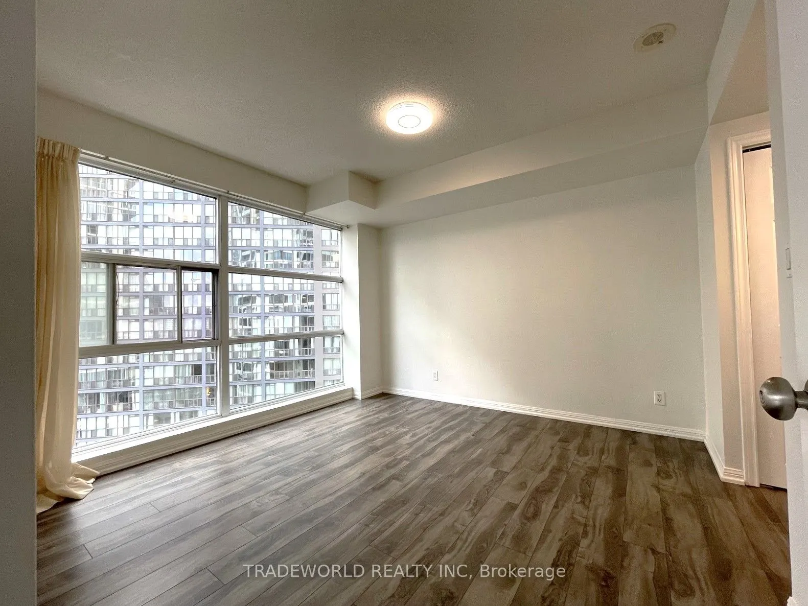 11 St Joseph Street, #1612