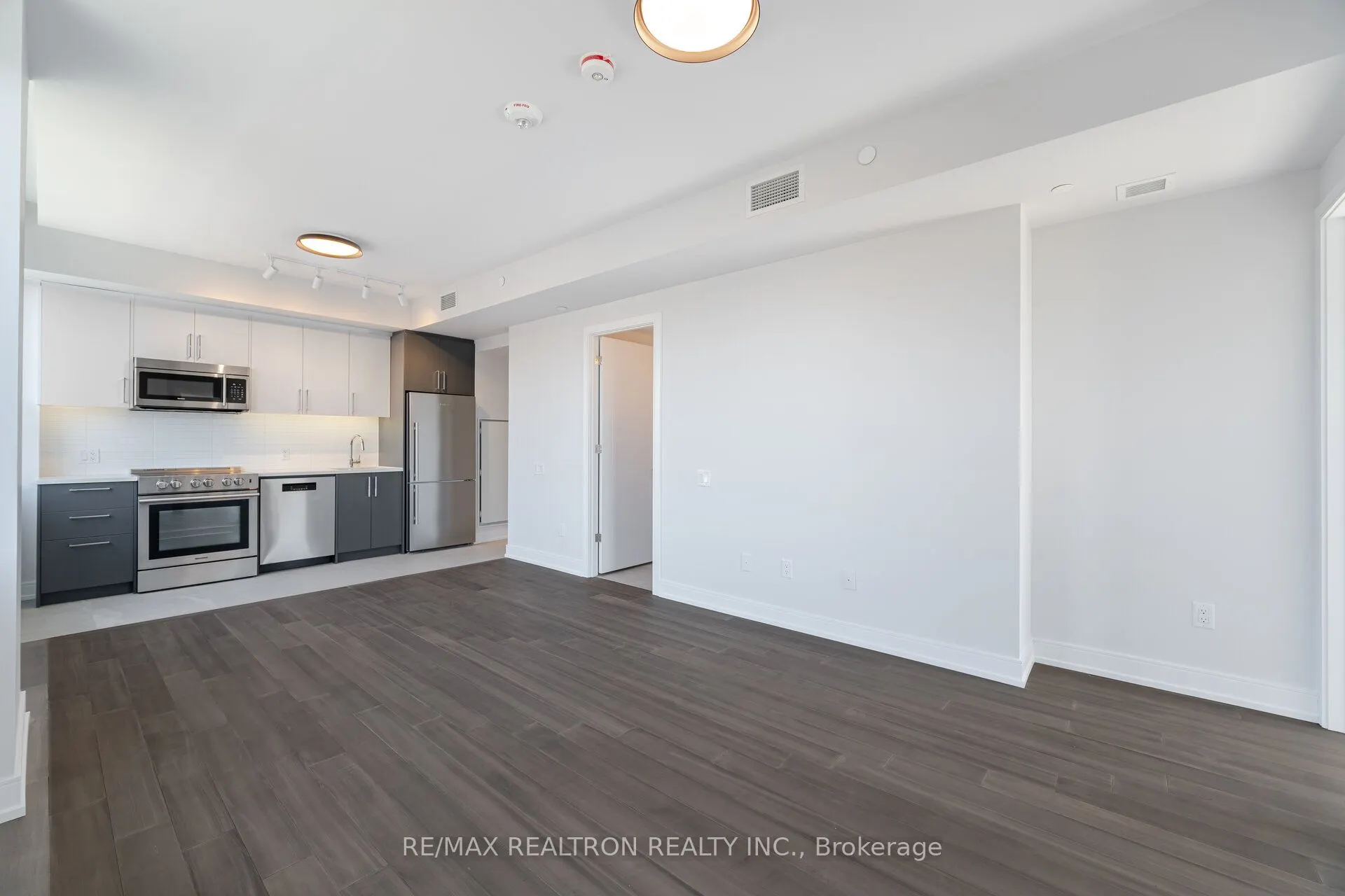664 Spadina Avenue, #203