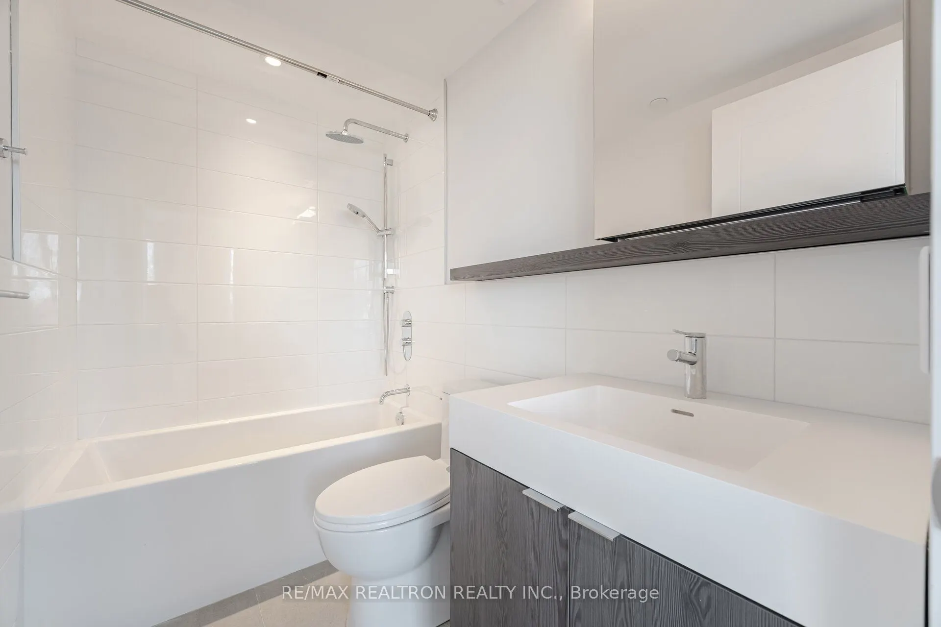 664 Spadina Avenue, #203