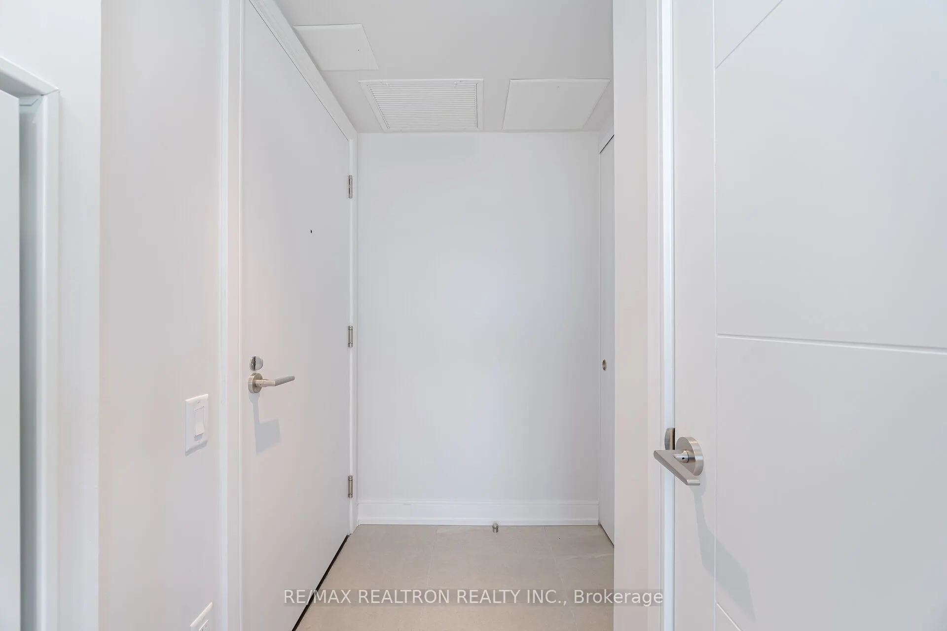 664 Spadina Avenue, #203